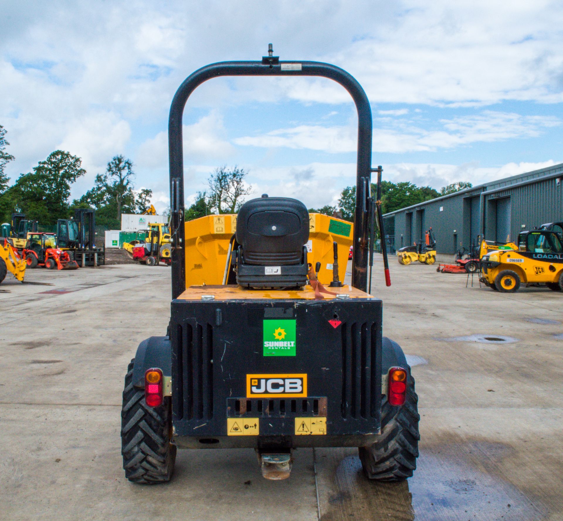 JCB 3 tonne swivel skip dumper Year:2016 S/N: RF9734 Recorded Hours: Not displayed ** Clock - Image 6 of 20