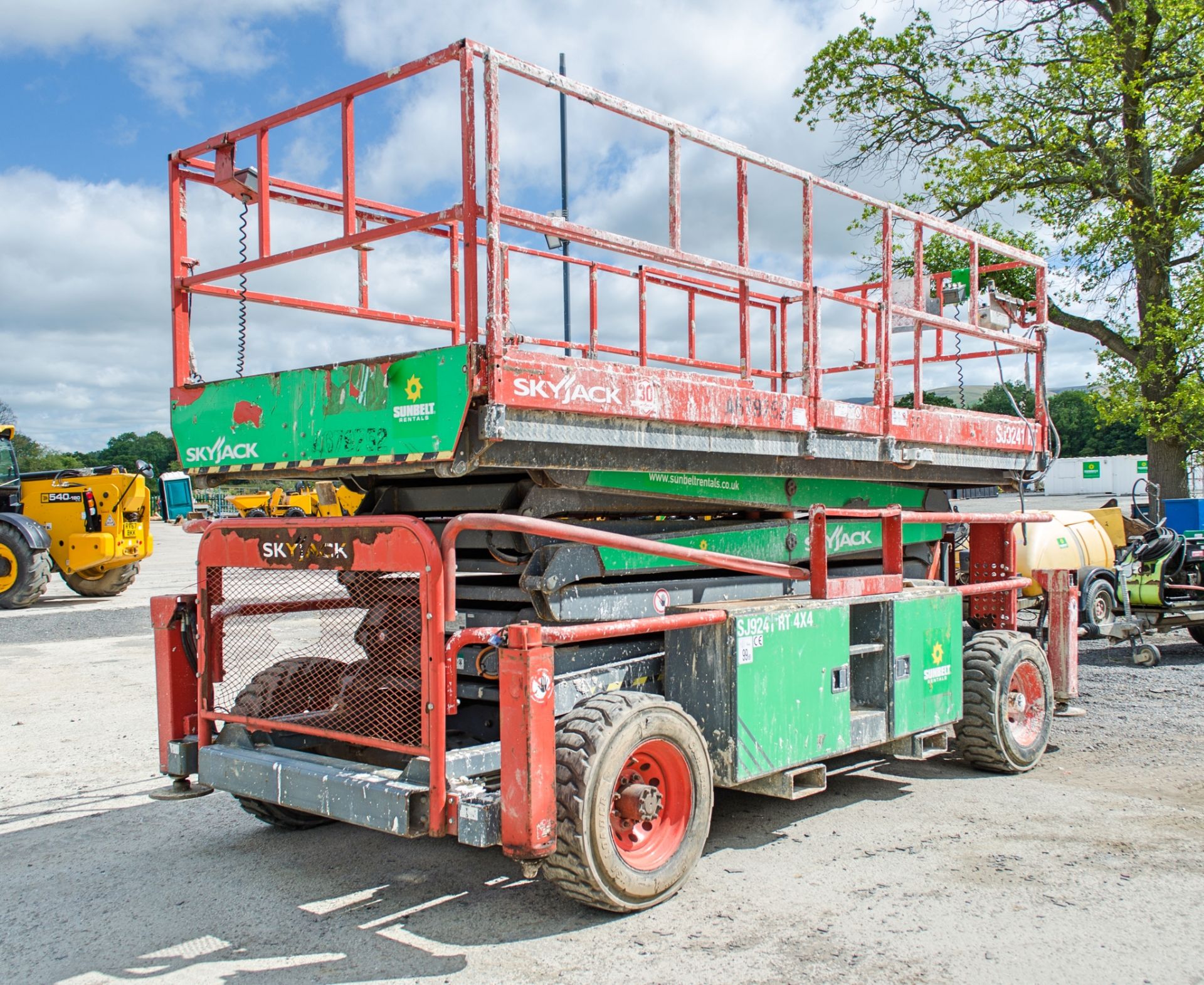 Skyjack SJ9241 RT 4x4 diesel driven scissor lift access platform Year: 2015 S/N: 55000109 A679752