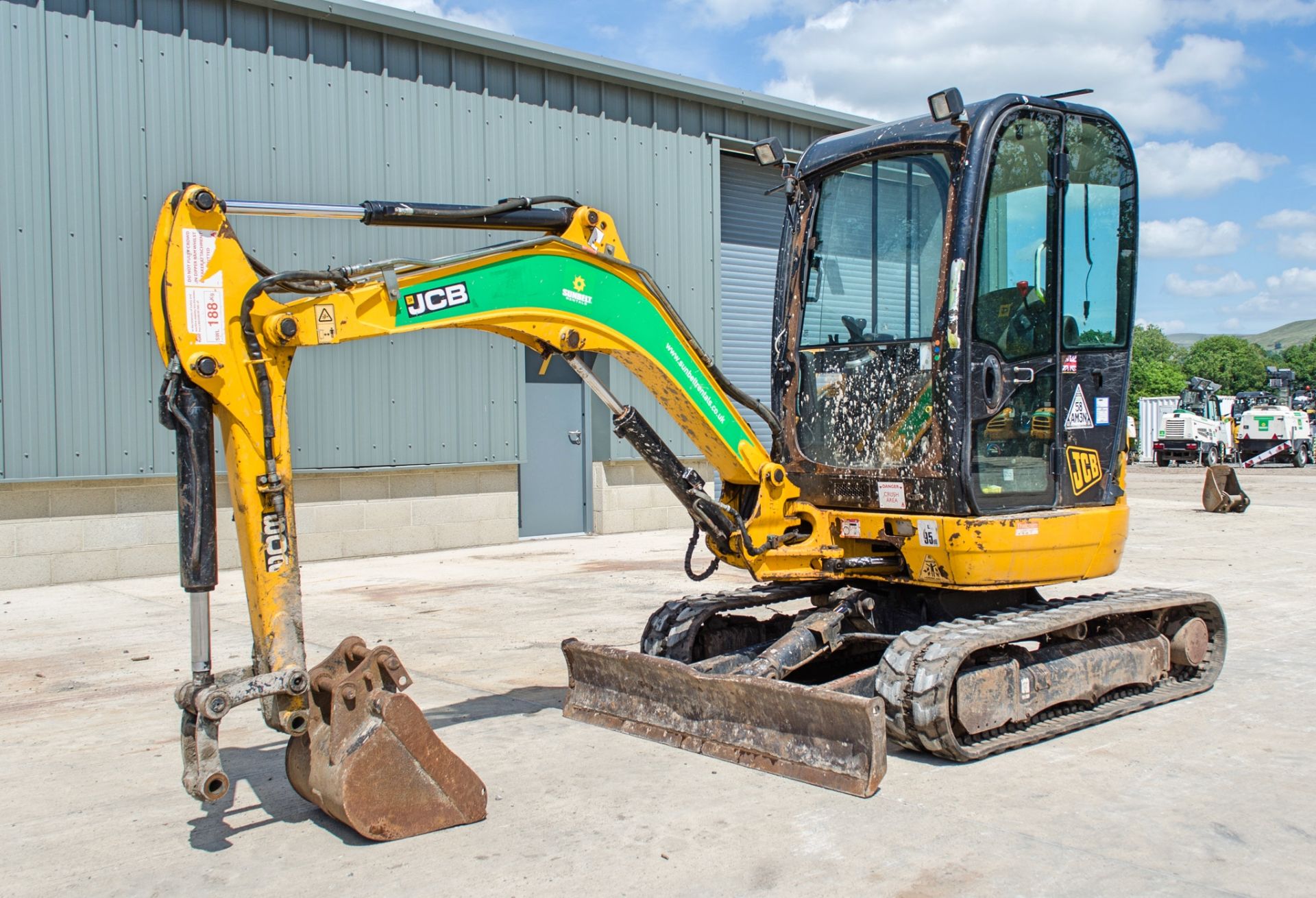 JCB 8025 2.5 tonne rubber tracked mini excavator Year: 2015 S/N: 2206855 Recorded Hours: 2757 blade,