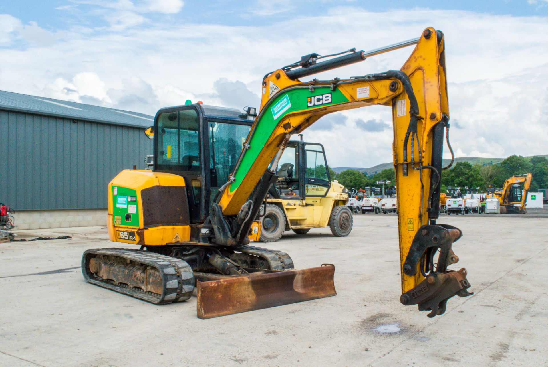 JCB 65R-1 6.5 tonne rubber tracked midi excavator Year: 2015 S/N: 914091 Recorded Hours: 1474 piped, - Image 2 of 19