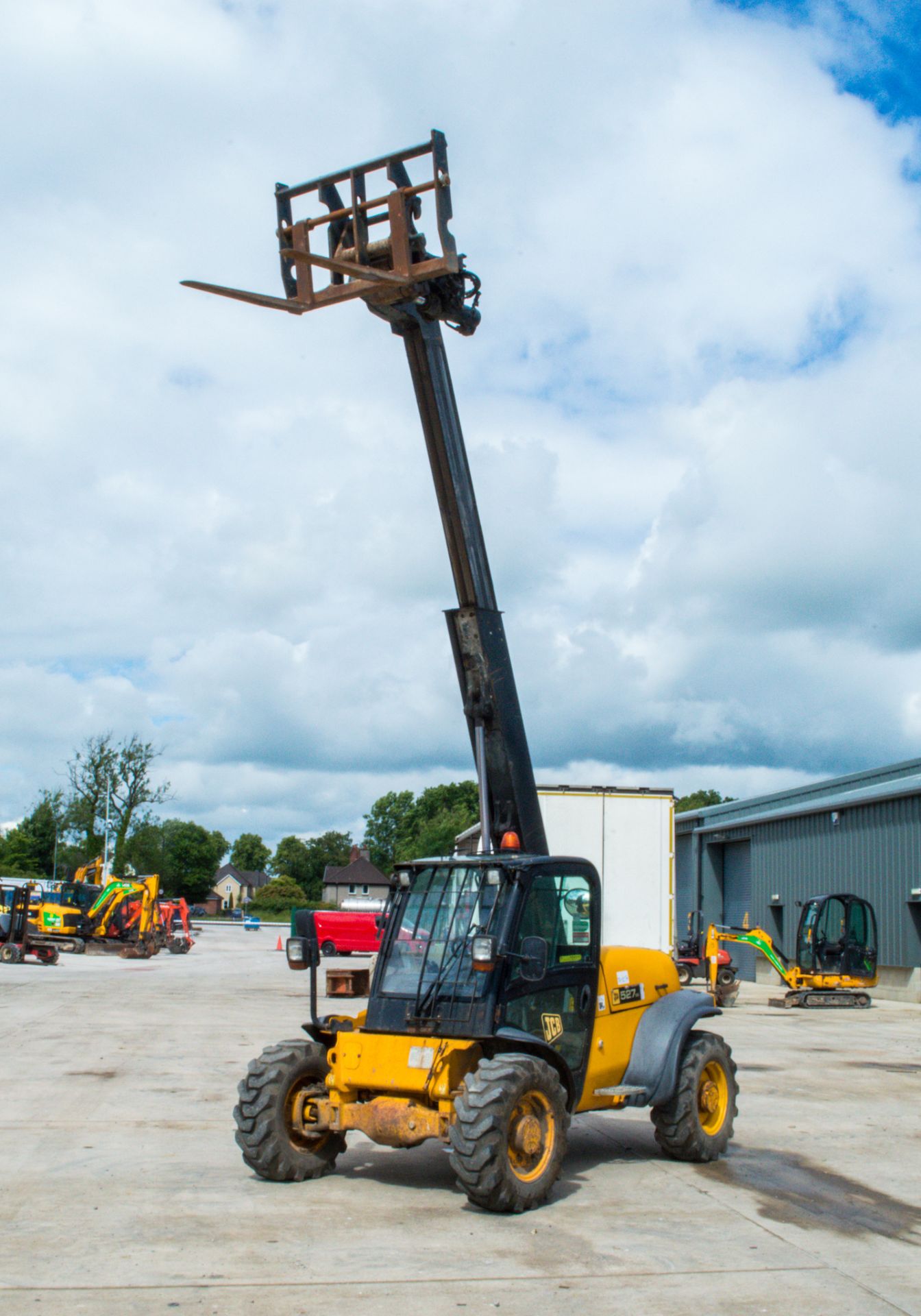 JCB 527-55 5.5 metre telescopic handler Year: 2006 S/N: 1069226 Recorded Hours: 3053 - Image 13 of 20