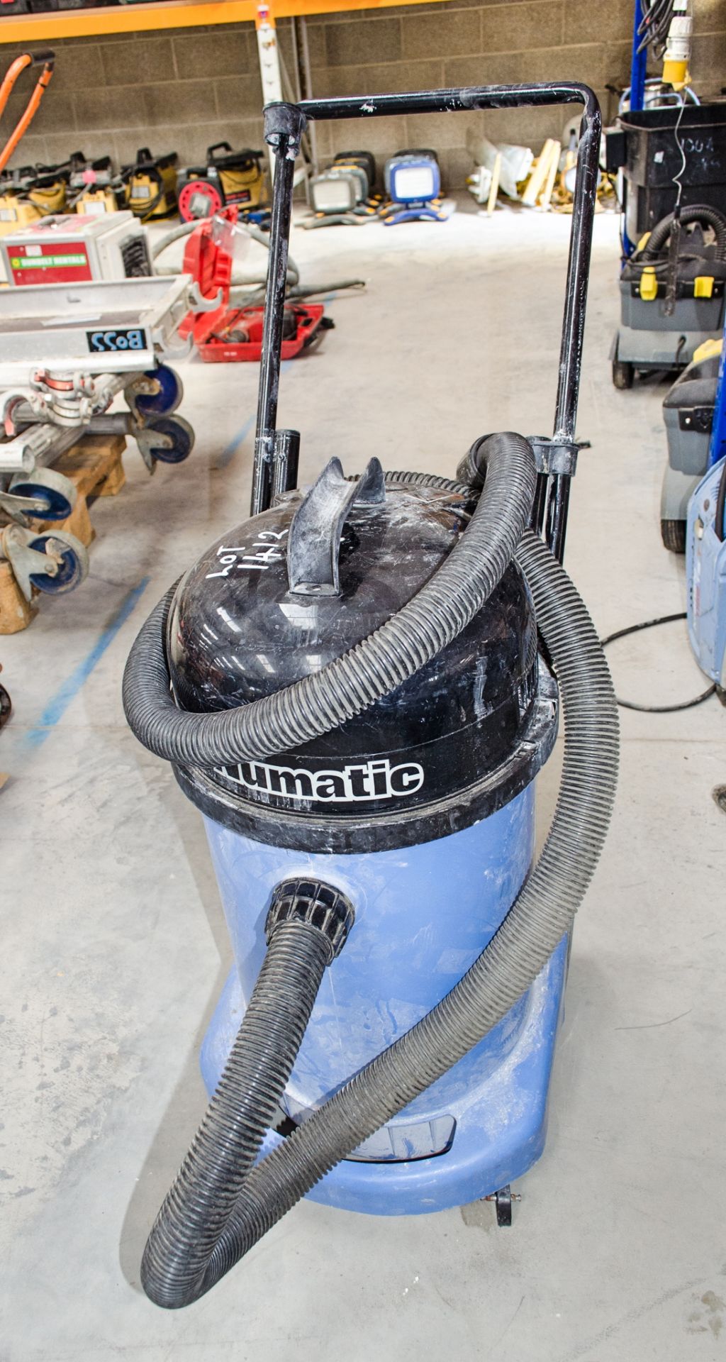 Numatic 110v vacuum cleaner c/w hose