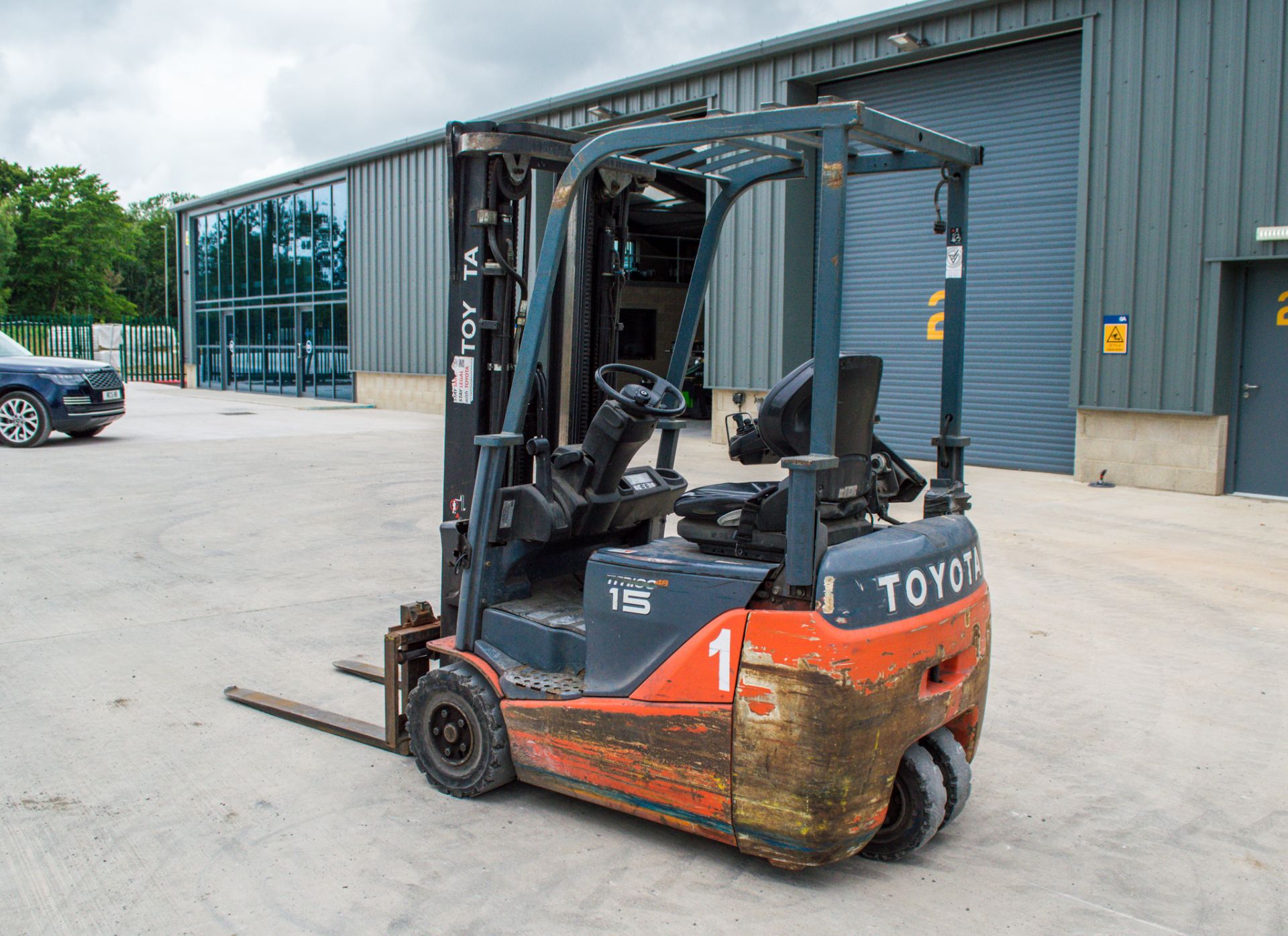 Toyota 8FBET 15 1.5 tonne electric fork lift truck  Year: 2015 S/N: 16546 Recorded Hours: 9187 ** No - Bild 4 aus 18