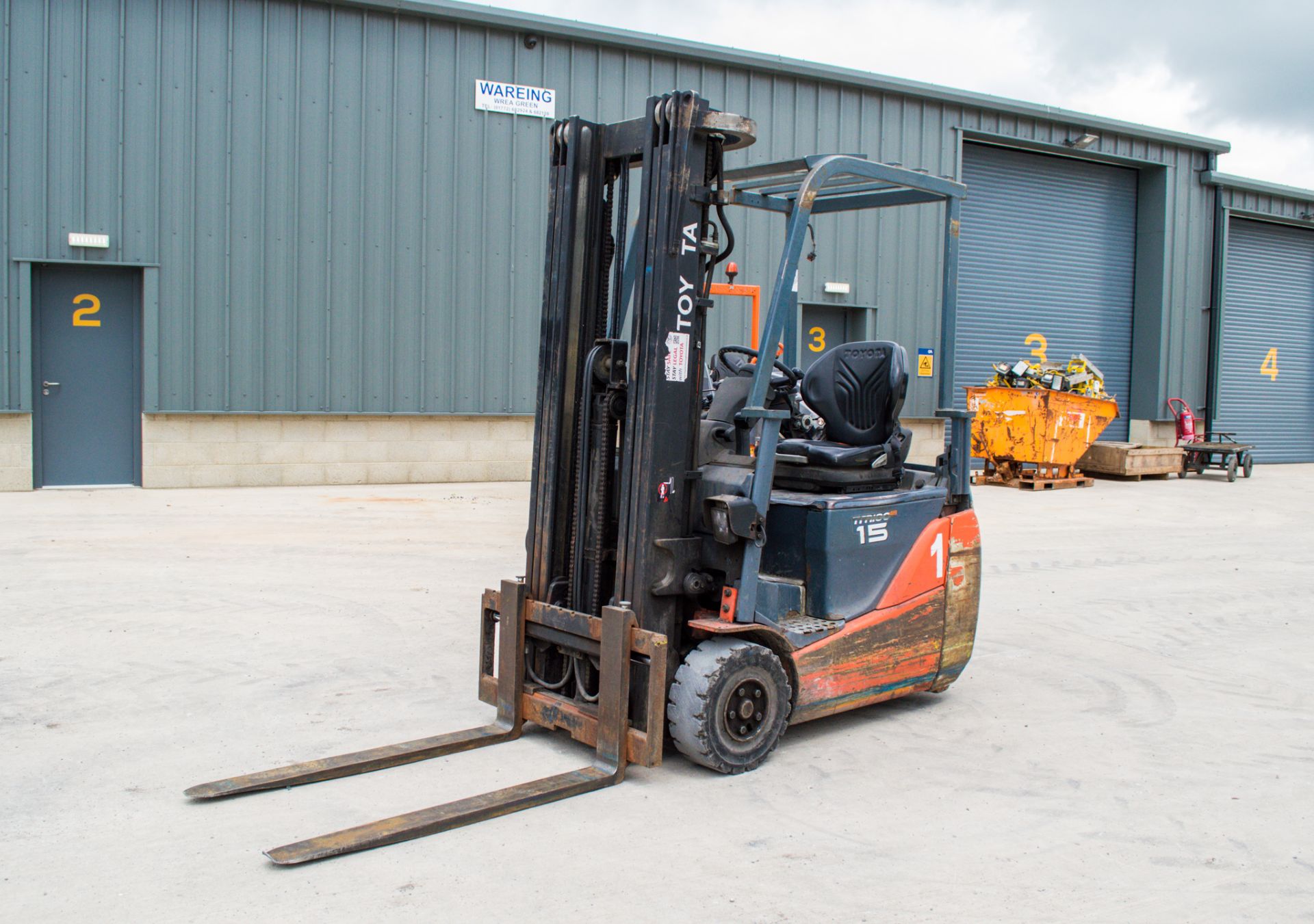 Toyota 8FBET 15 1.5 tonne electric fork lift truck  Year: 2015 S/N: 16546 Recorded Hours: 9187 ** No