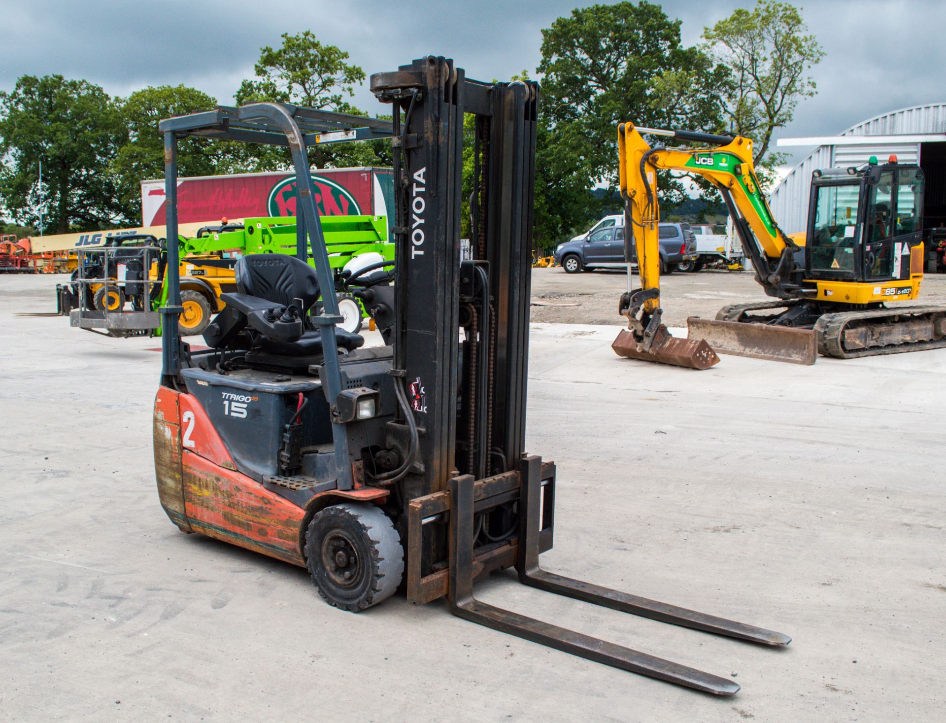 Toyota 8FBET 15 1.5 tonne electric fork lift truck  Year: 2015 S/N: 16539 Recorded Hours: 8545 ** No - Image 2 of 18