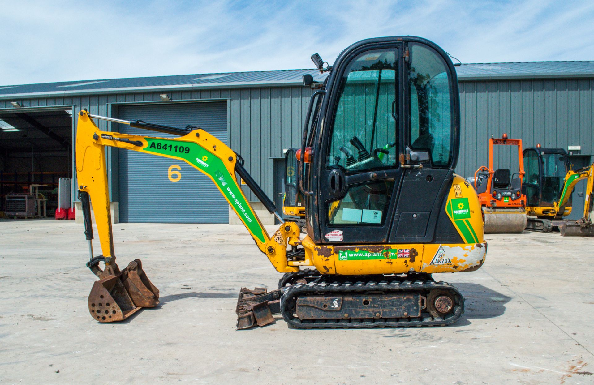 JCB 8018 CTS 1.8 tonne rubber tracked mini excavator Year: 2014 VIN: JCB08018E02333879 Recorded - Image 8 of 22