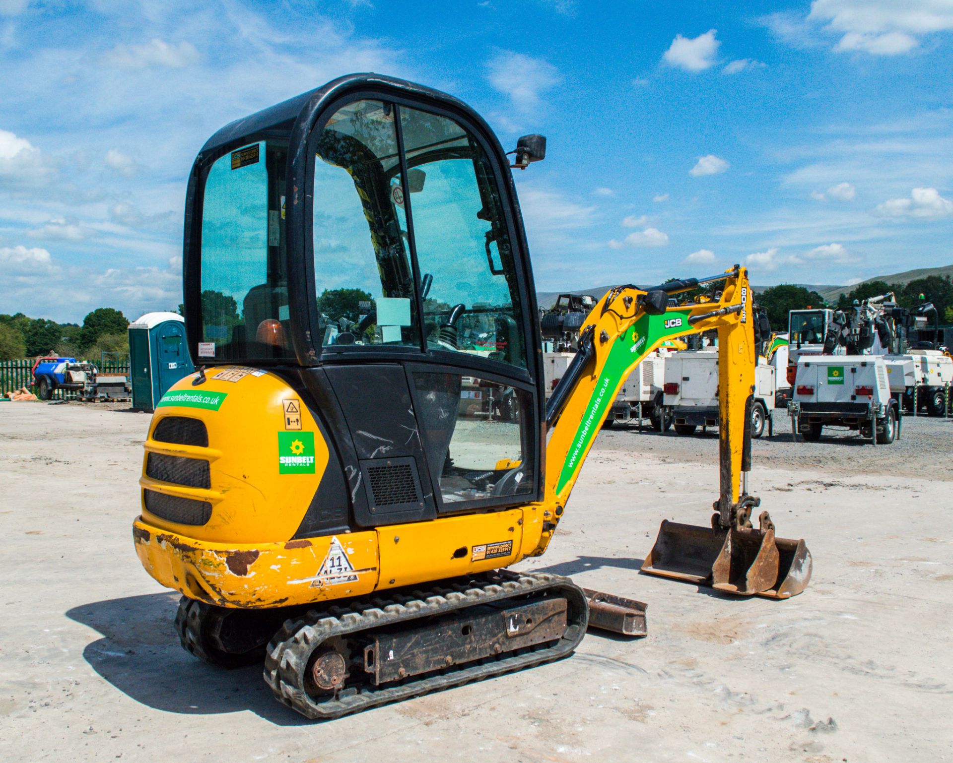 JCB 8016 CTS  1.6 tonne rubber tracked mini excavator Year: 2015 S/N: 2071735 Recorded Hours: 2088 - Image 3 of 21