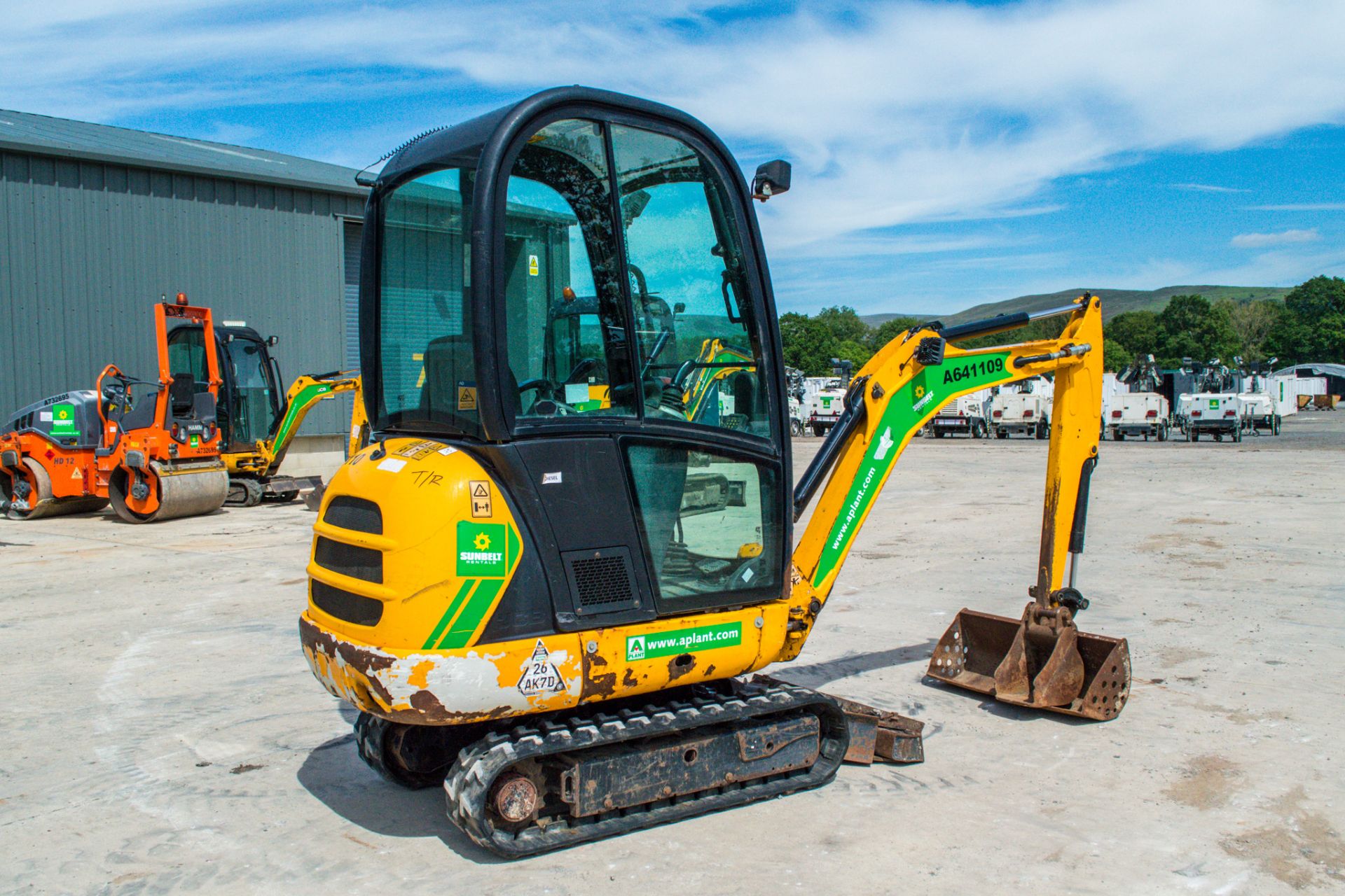 JCB 8018 CTS 1.8 tonne rubber tracked mini excavator Year: 2014 VIN: JCB08018E02333879 Recorded - Image 3 of 22