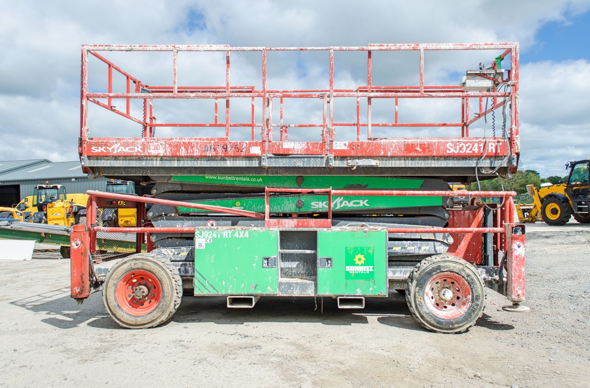 Skyjack SJ9241 RT 4x4 diesel driven scissor lift access platform Year: 2015 S/N: 55000109 A679752 - Image 8 of 21