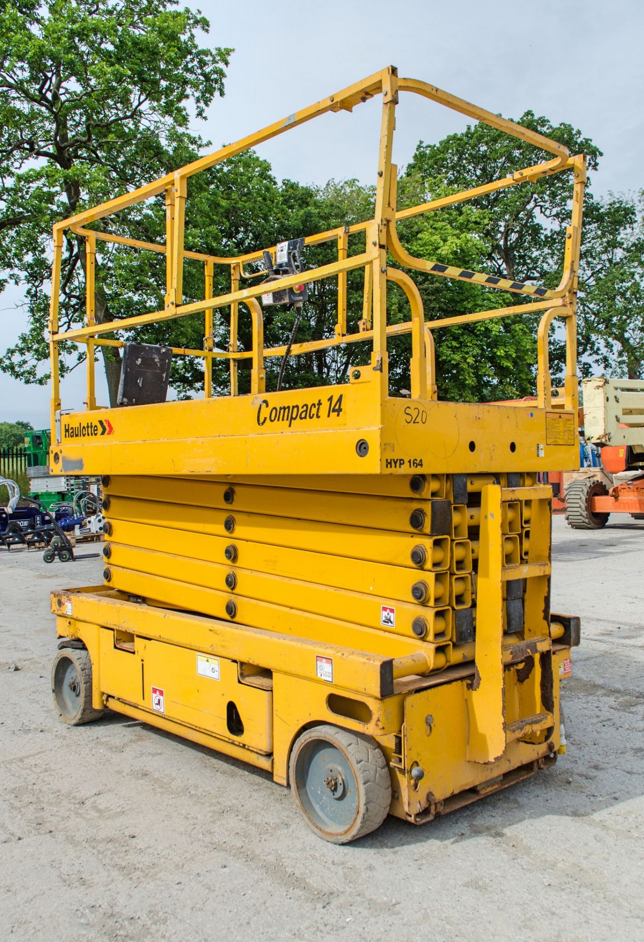 Haulotte Compact 14 battery electric scissor lift Year: 2010 S/N: CE143402 Recorded hours: 481 - Image 2 of 10