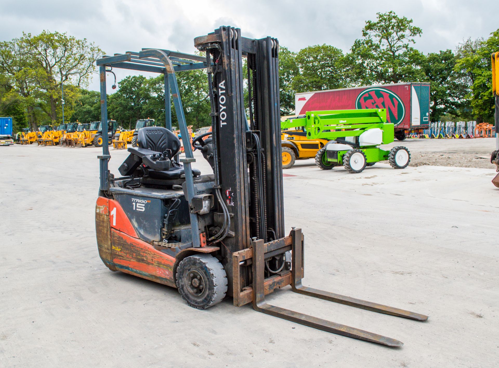 Toyota 8FBET 15 1.5 tonne electric fork lift truck  Year: 2015 S/N: 16546 Recorded Hours: 9187 ** No - Bild 2 aus 18