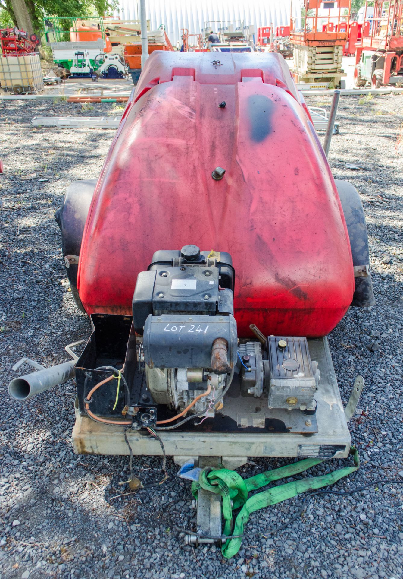 Western diesel driven fast tow pressure washer bowser ** Draw bar, engine parts & lance missing ** - Image 3 of 4