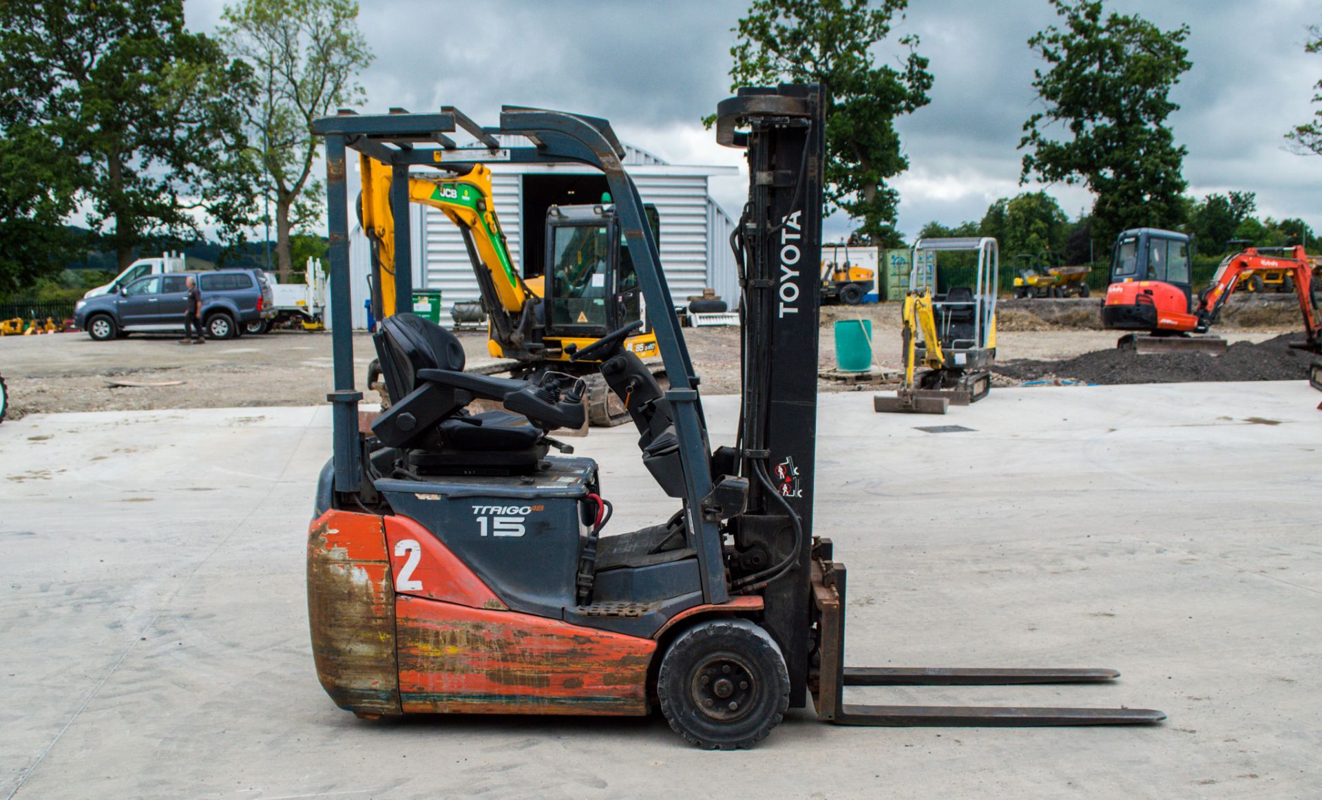 Toyota 8FBET 15 1.5 tonne electric fork lift truck  Year: 2015 S/N: 16539 Recorded Hours: 8545 ** No - Image 7 of 18