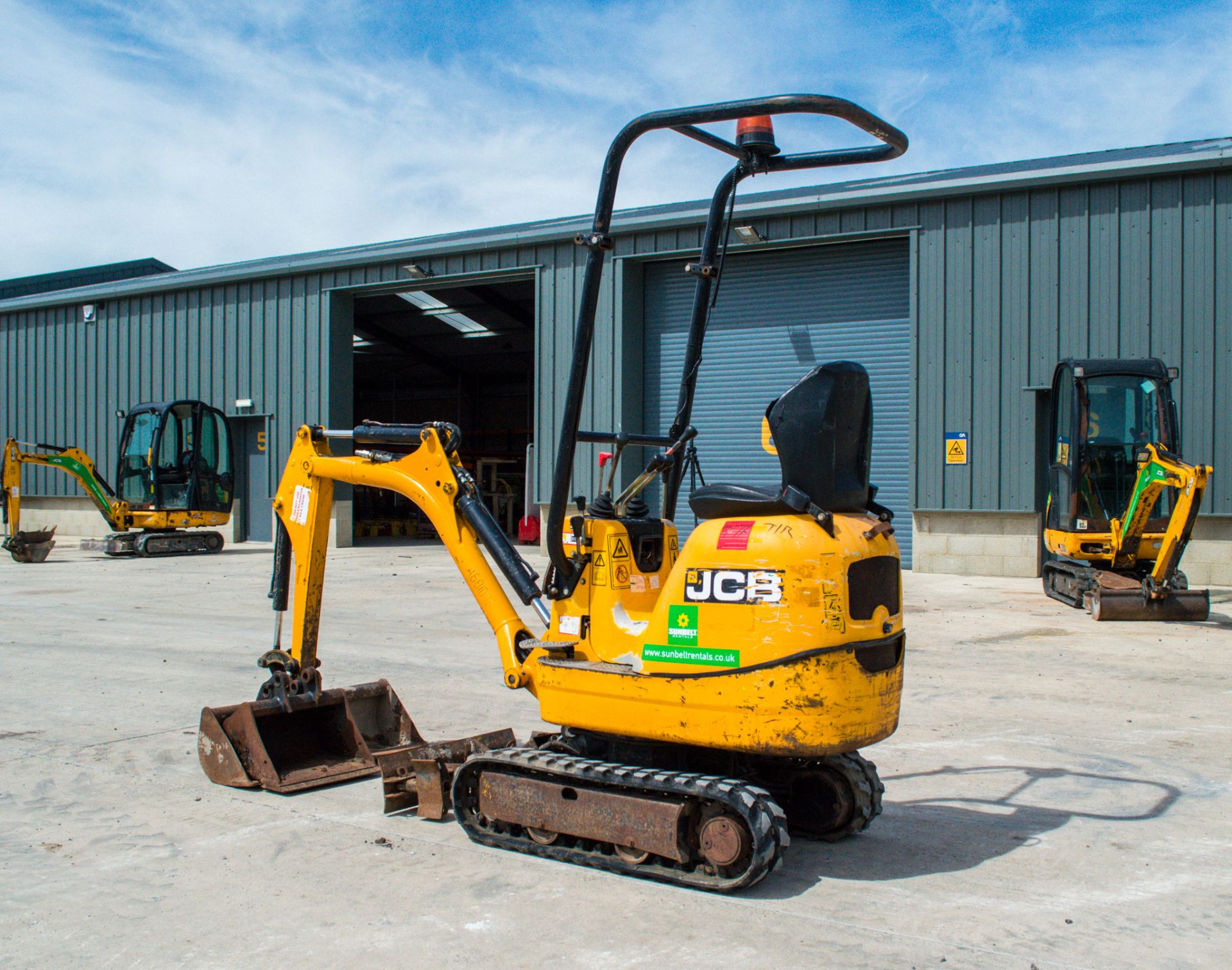 JCB 8008 CTS 0.8 tonne rubber tracked micro excavator Year: 2015 S/N: 410196 Recorded Hours: 373 - Image 4 of 20