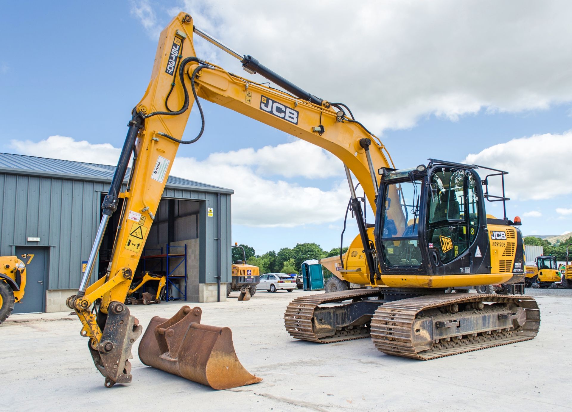 JCB JS130 13 tonne steel tracked excavator Year: 2015 S/N: 2441350 Recorded Hours: 3805 piped,