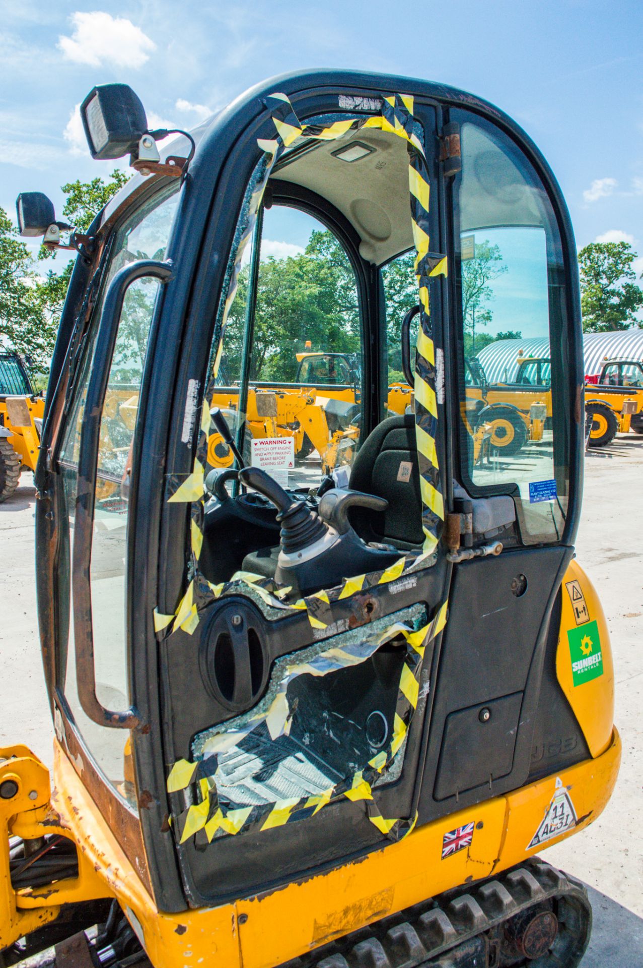 JCB 8016 CTS  1.6 tonne rubber tracked mini excavator Year: 2015 S/N: 2071735 Recorded Hours: 2088 - Image 17 of 21