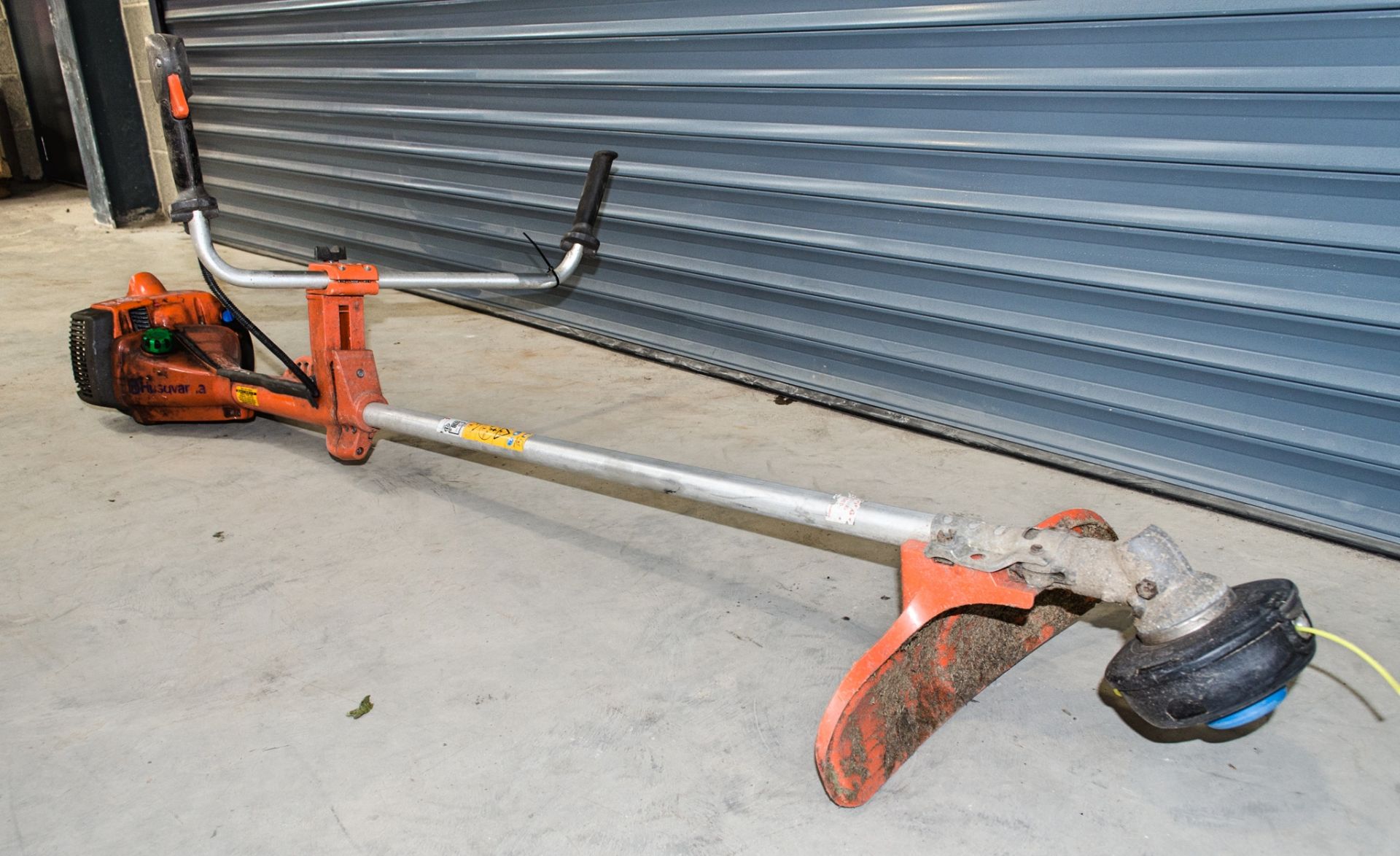 Husqvarna 343R petrol driven strimmer 1101-8069 - Image 2 of 2