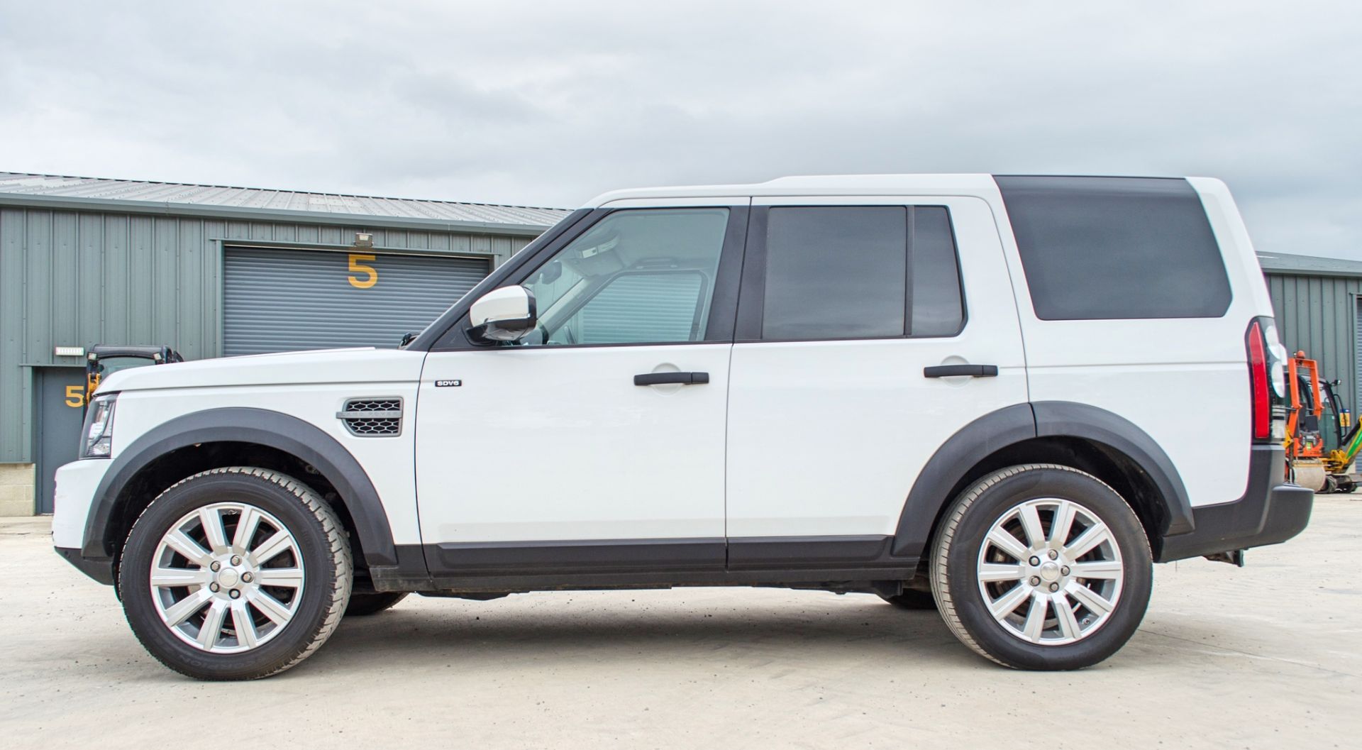 Land Rover Discovery 4 3.0 SDV6 255 XS Commercial 4x4 utility vehicle Registration Number: RV14 - Image 7 of 33