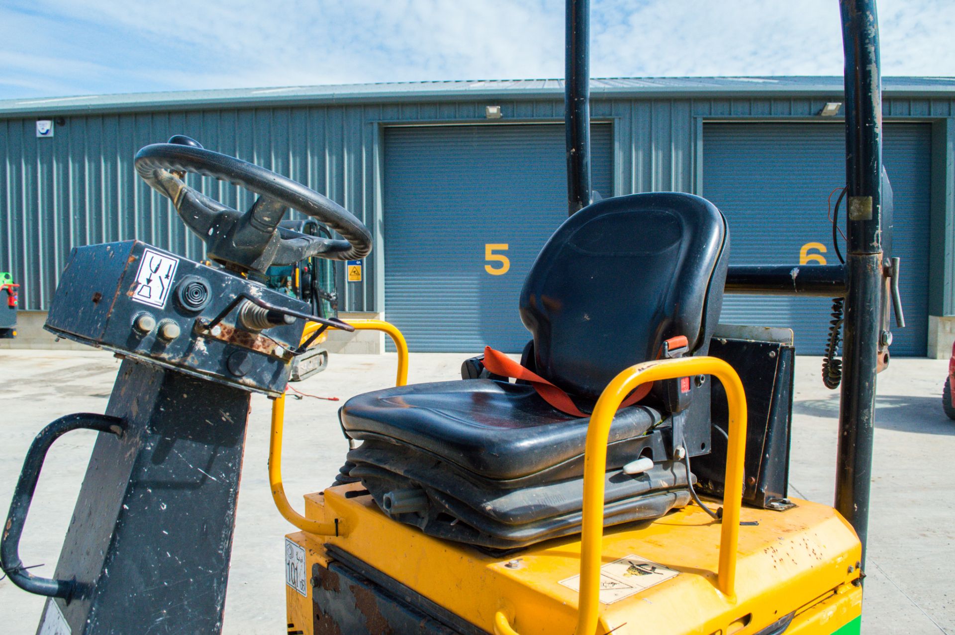 JCB 1HT 1 tonne Hi-tip dumper  Year: 2016 S/N: JEGGRA33 Recorded Hours: 875 A727425 - Image 17 of 20