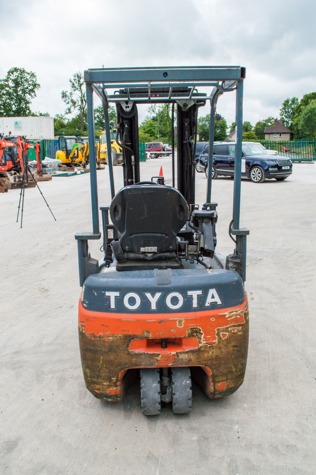 Toyota 8FBET 15 1.5 tonne electric fork lift truck  Year: 2015 S/N: 16546 Recorded Hours: 9187 ** No - Bild 6 aus 18