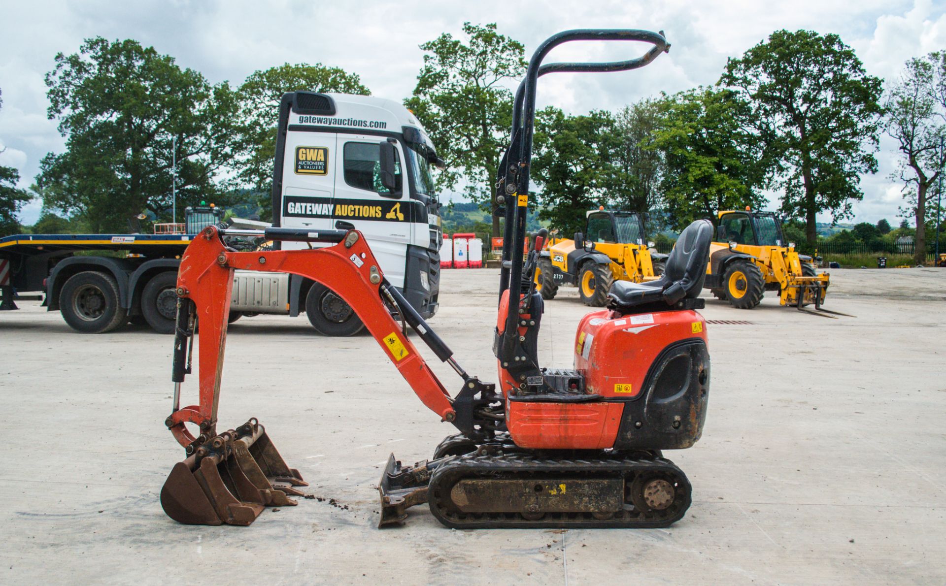 Kubota K008-3 0.8 tonne rubber tracked micro excavator Year: 2018 S/N: 31110 Recorded Hours: 767 - Image 8 of 21