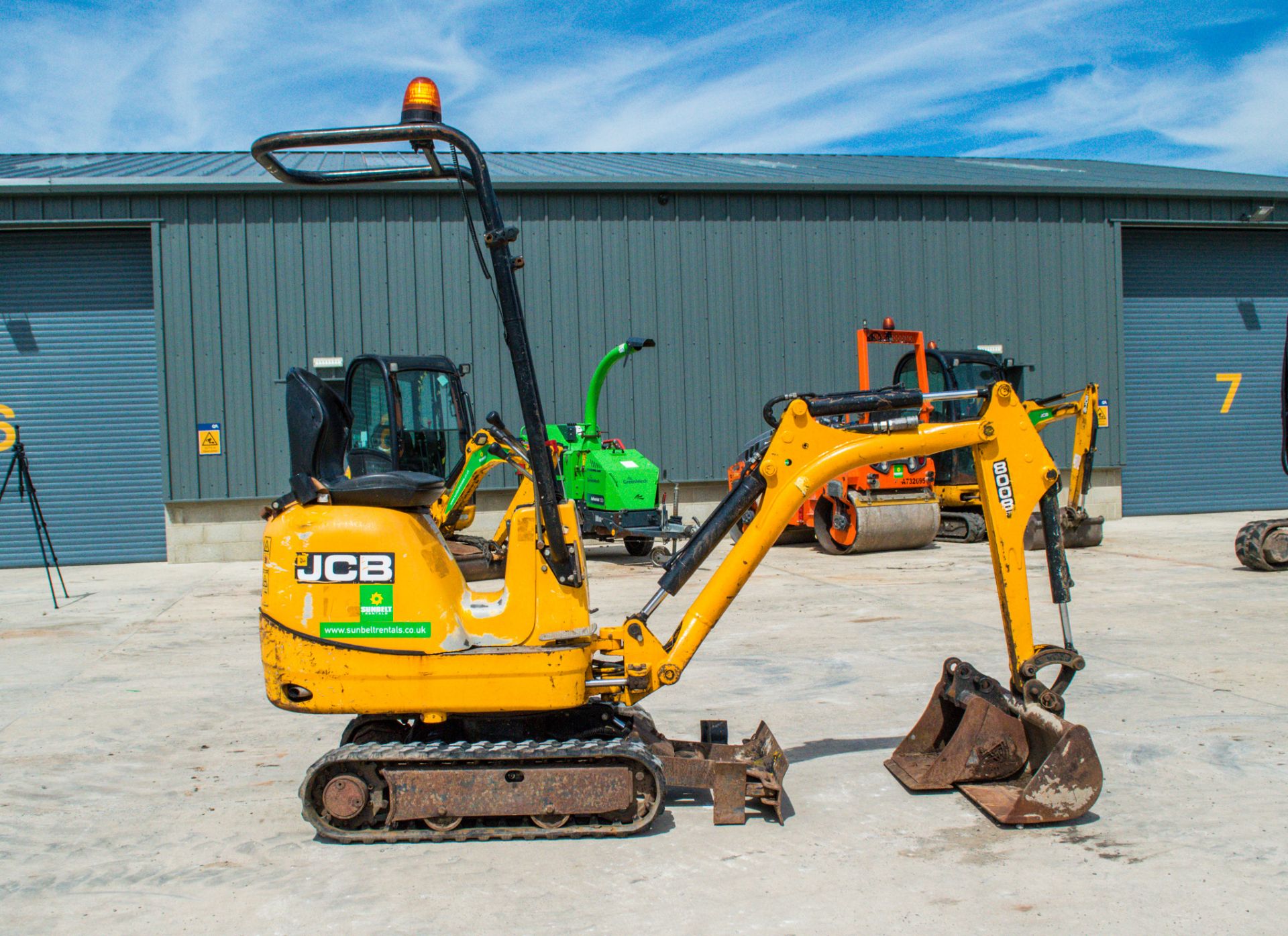 JCB 8008 CTS 0.8 tonne rubber tracked micro excavator Year: 2015 S/N: 410196 Recorded Hours: 373 - Image 7 of 20