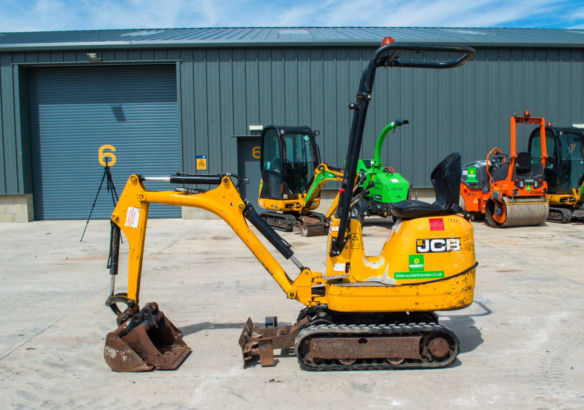 JCB 8008 CTS 0.8 tonne rubber tracked micro excavator Year: 2015 S/N: 410196 Recorded Hours: 373 - Image 8 of 20