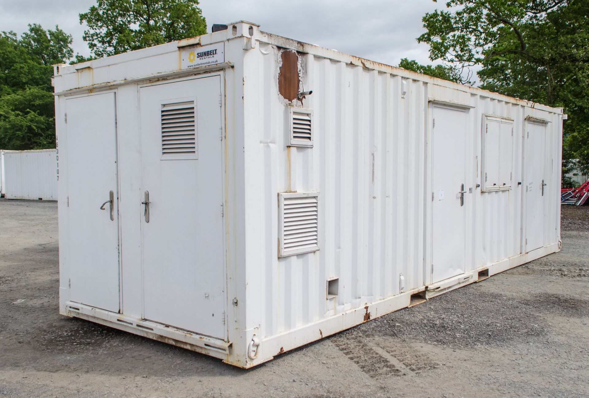 24 ft x 9 ft steel anti vandal welfare site unit Comprising of: canteen area, drying room, office, - Image 4 of 10