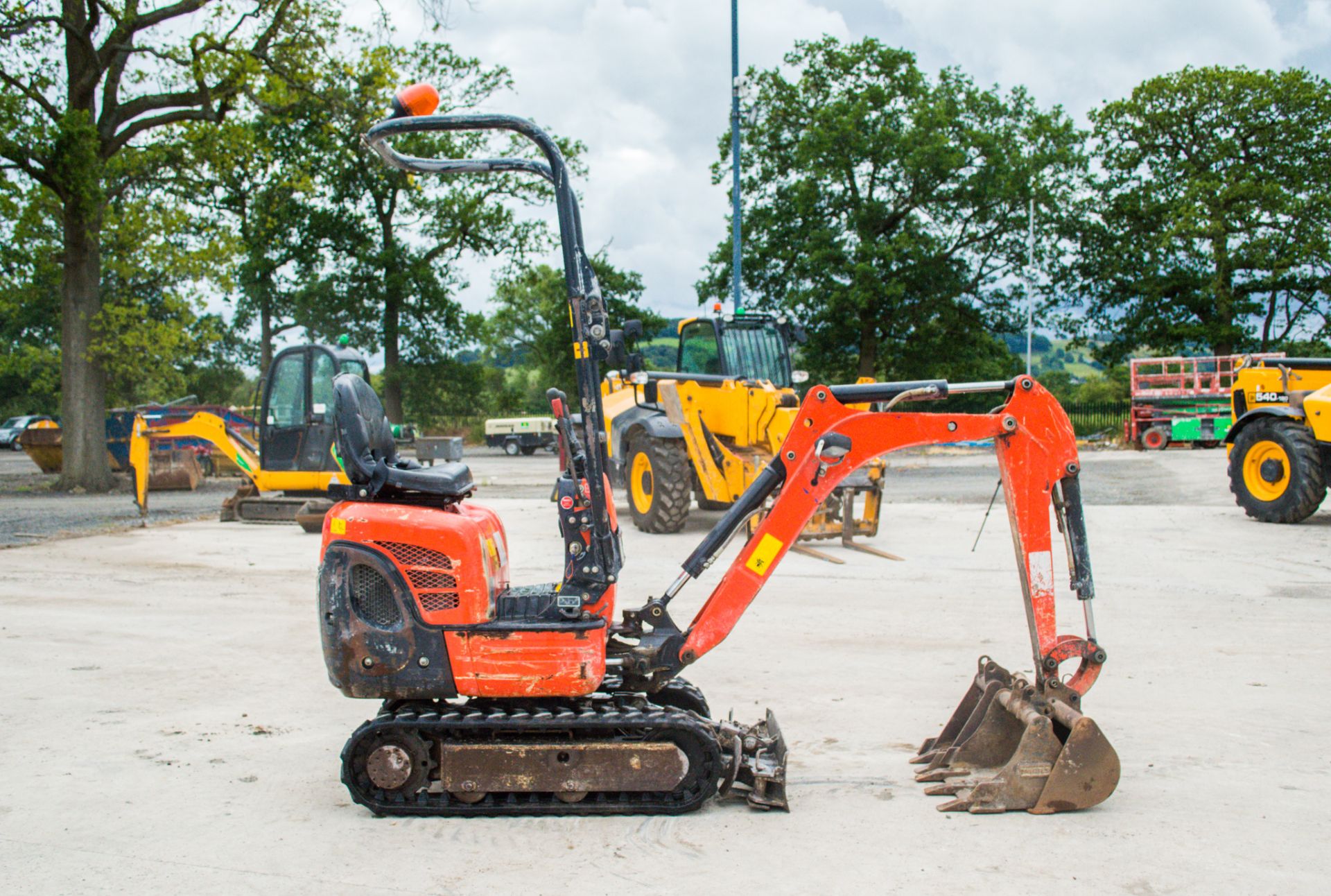 Kubota K008-3 0.8 tonne rubber tracked micro excavator Year: 2018 S/N: 30713 Recorded Hours: 1319 - Image 7 of 20