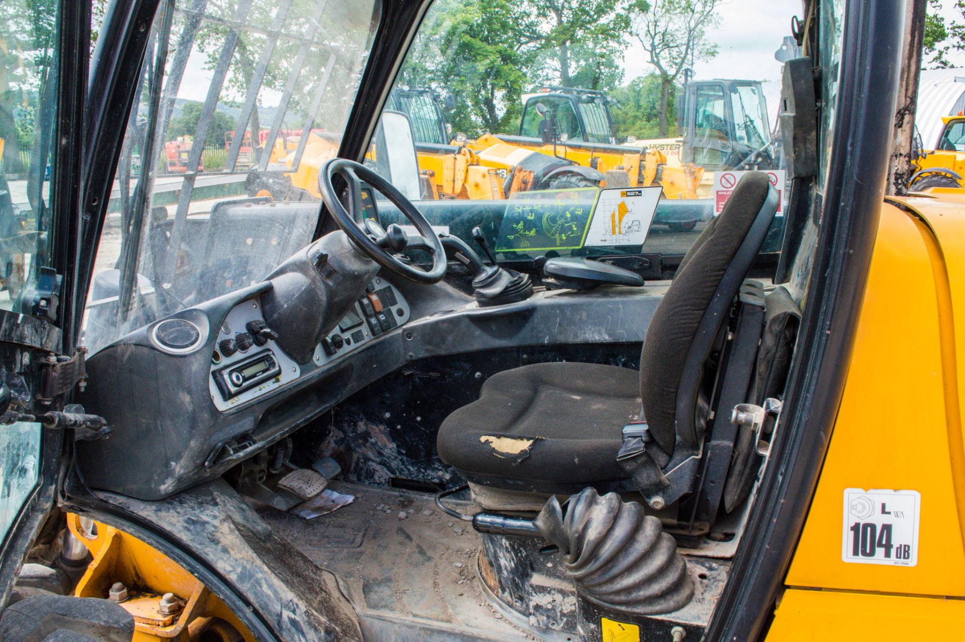 JCB 527-55 5.5 metre telescopic handler Year: 2006 S/N: 1069226 Recorded Hours: 3053 - Image 17 of 20