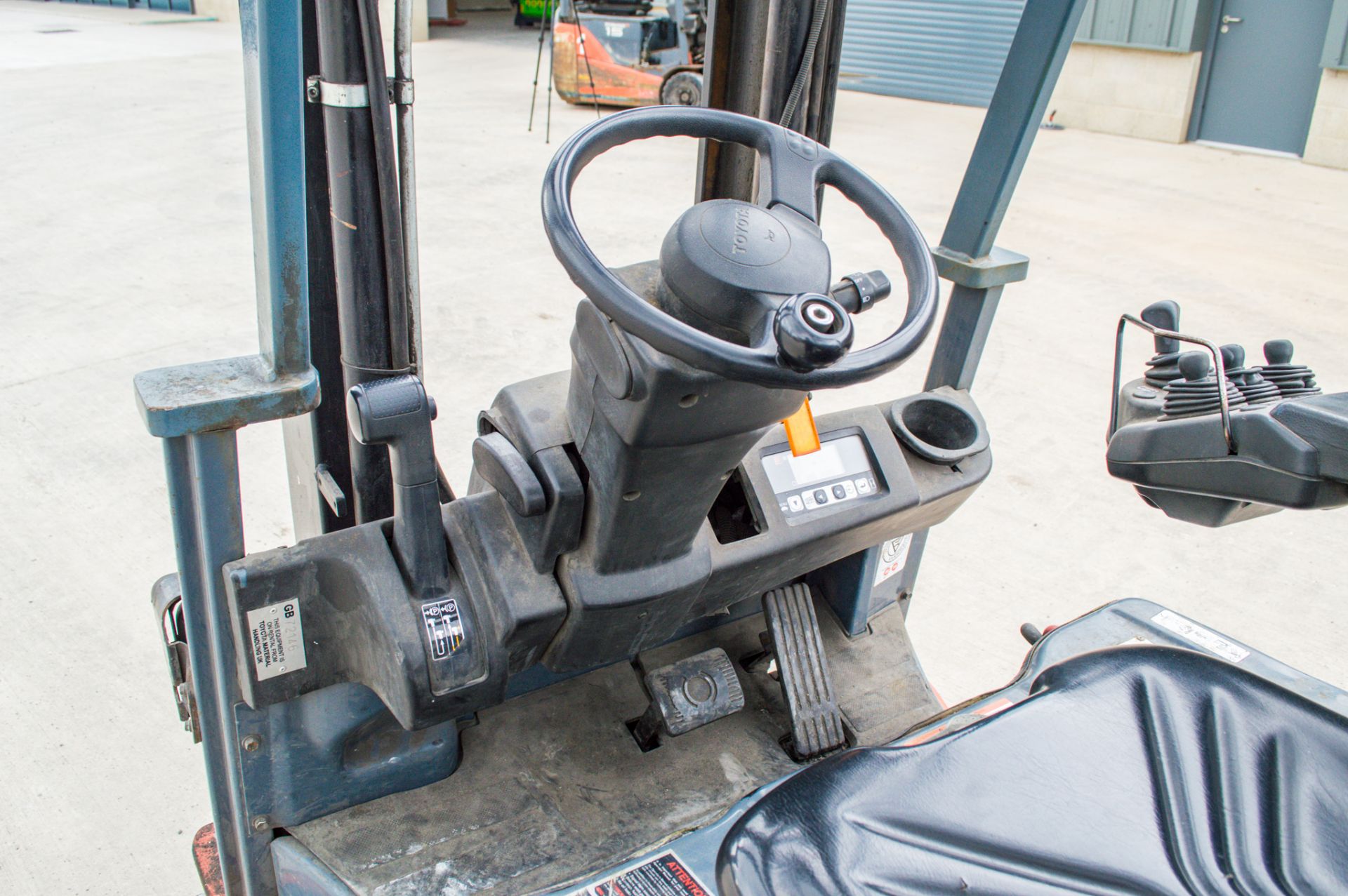 Toyota 8FBET 15 1.5 tonne electric fork lift truck  Year: 2015 S/N: 16539 Recorded Hours: 8545 ** No - Image 16 of 18