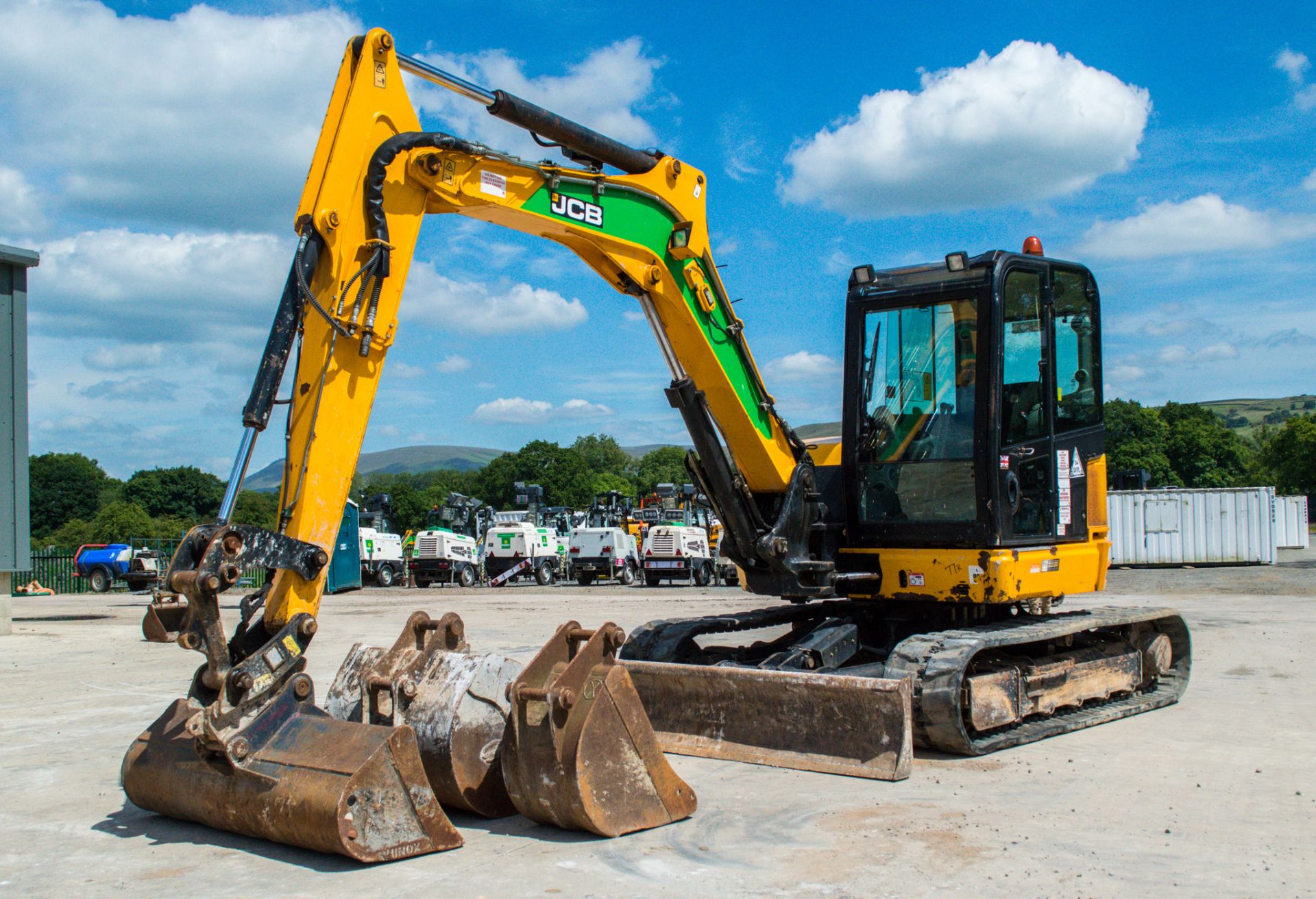 JCB 85Z-1 8.5 tonne rubber tracked midi excavator Year: 2014 S/N: 02248802 Recorded Hours:4482