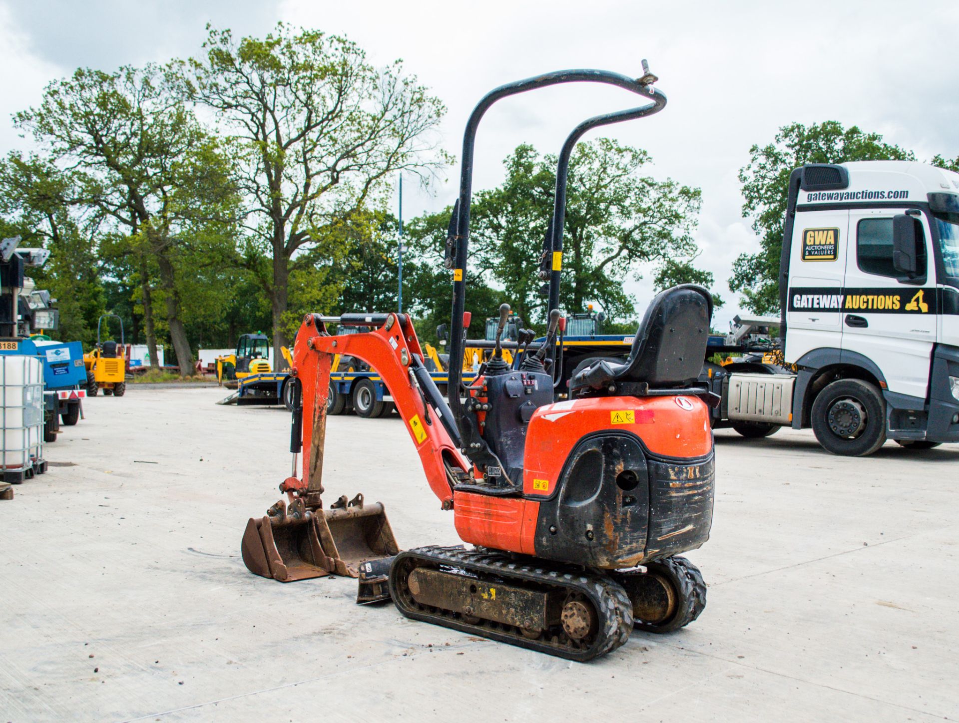Kubota K008-3 0.8 tonne rubber tracked micro excavator Year: 2018 S/N: 31110 Recorded Hours: 767 - Image 4 of 21