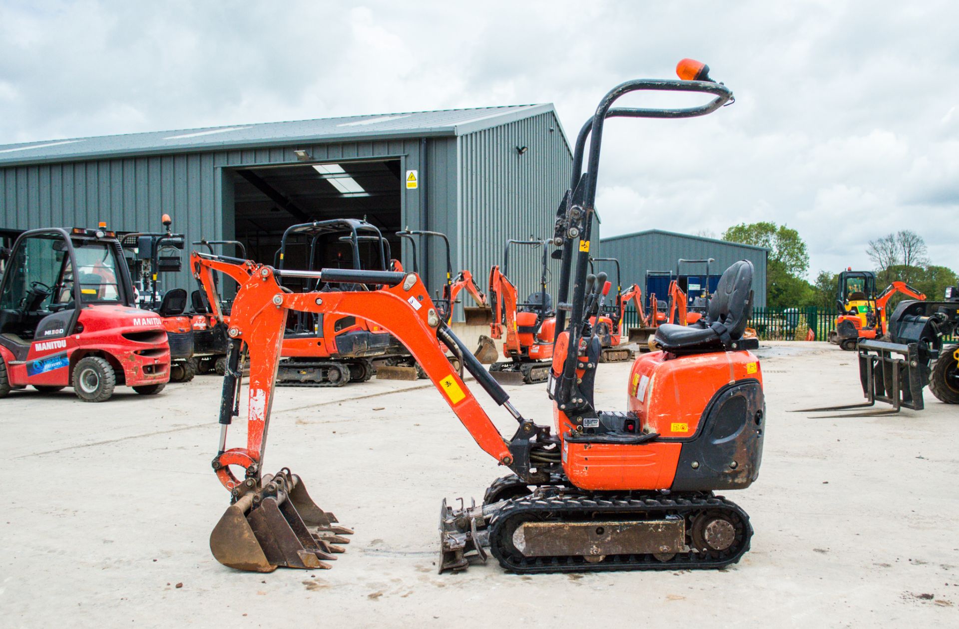Kubota K008-3 0.8 tonne rubber tracked micro excavator Year: 2018 S/N: 30713 Recorded Hours: 1319 - Image 8 of 20
