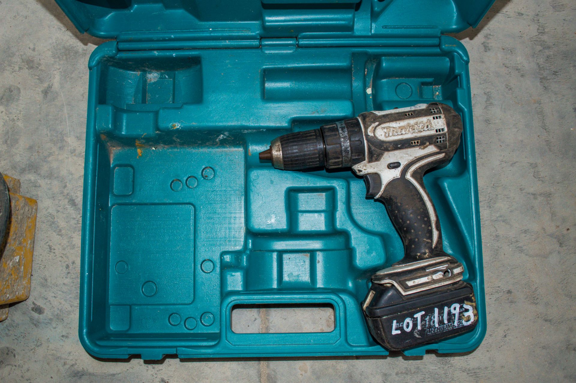 Makita 18v cordless drill c/w battery and carry case ** No charger ** ** No VAT on hammer price