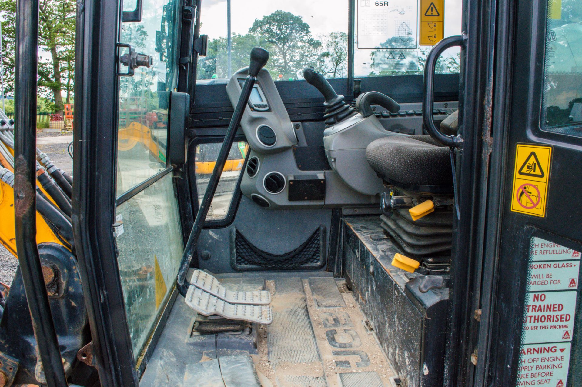 JCB 65R-1 6.5 tonne rubber tracked midi excavator Year: 2015 S/N: 914091 Recorded Hours: 1474 piped, - Image 17 of 19