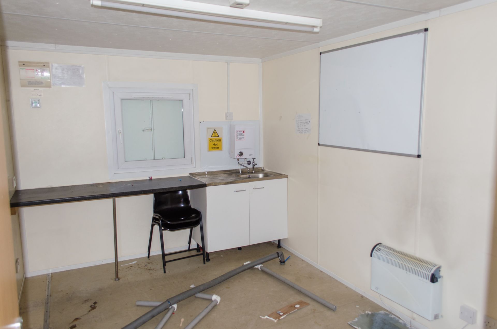 32 ft x 10 ft steel anti vandal office site unit Comprising of: lobby, office & canteen GT34473 ** 1 - Image 6 of 7