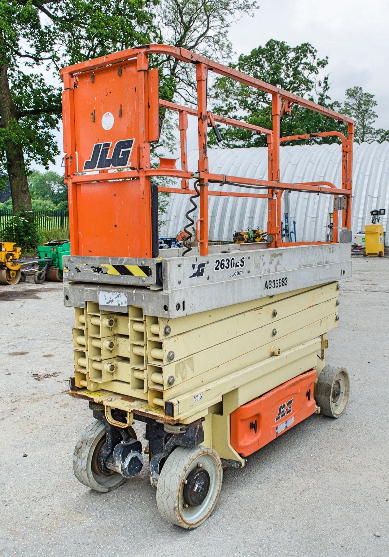 JLG 2630ES battery electric scissor lift access platform Year: 2014 S/N: 237650 Recorded Hours: