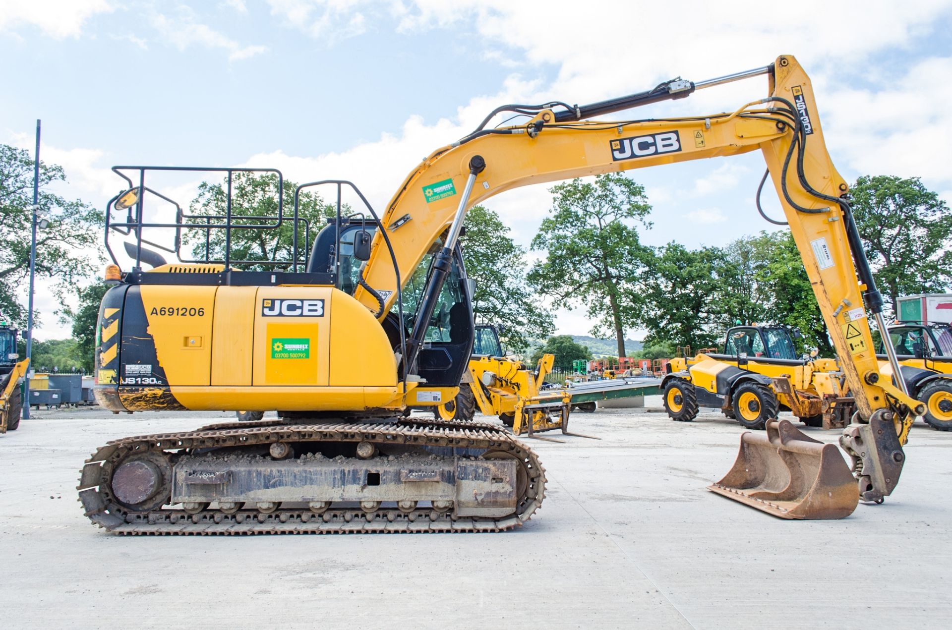 JCB JS130 13 tonne steel tracked excavator Year: 2015 S/N: 2441350 Recorded Hours: 3805 piped, - Image 8 of 28