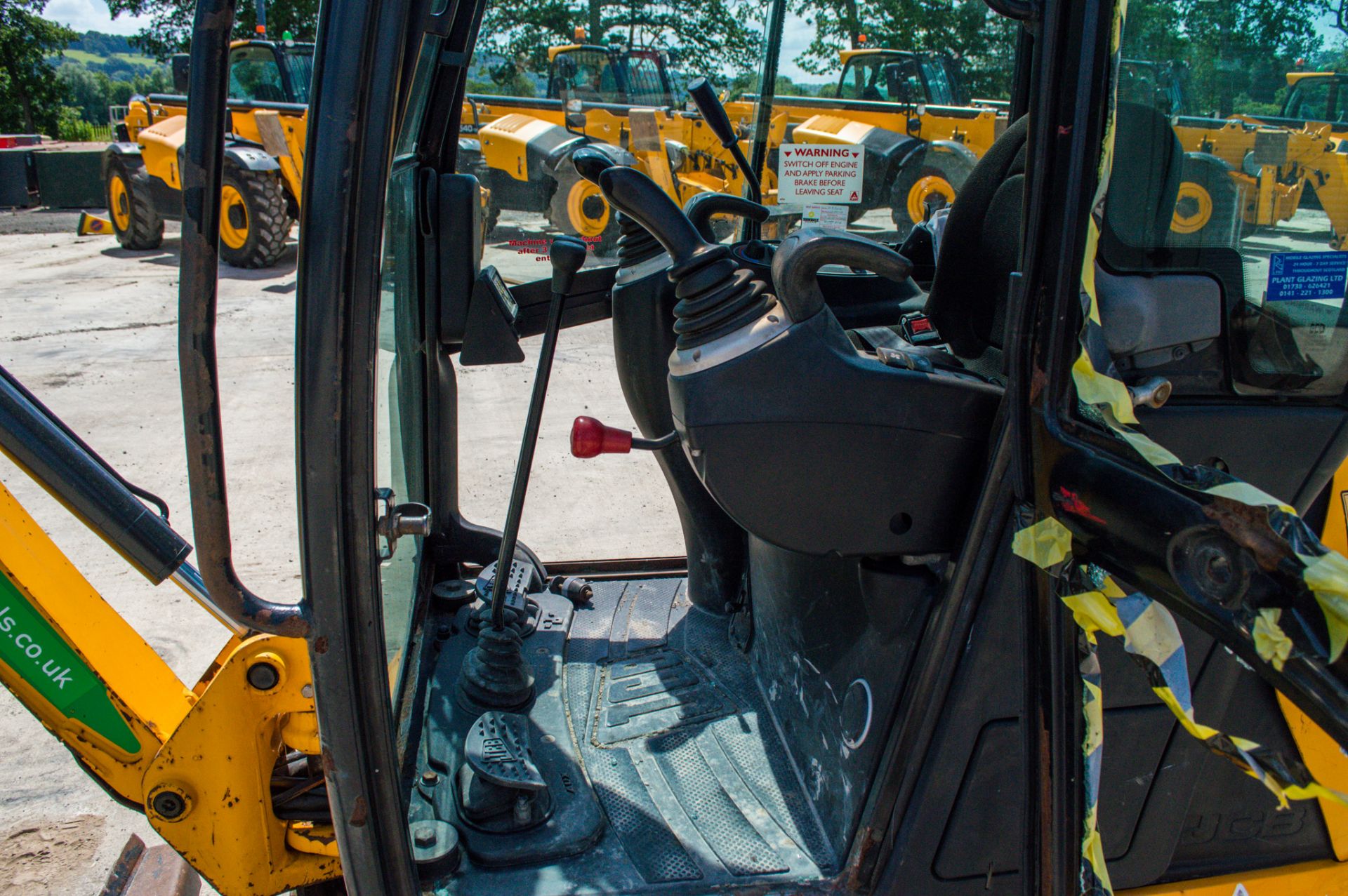 JCB 8016 CTS  1.6 tonne rubber tracked mini excavator Year: 2015 S/N: 2071735 Recorded Hours: 2088 - Image 19 of 21