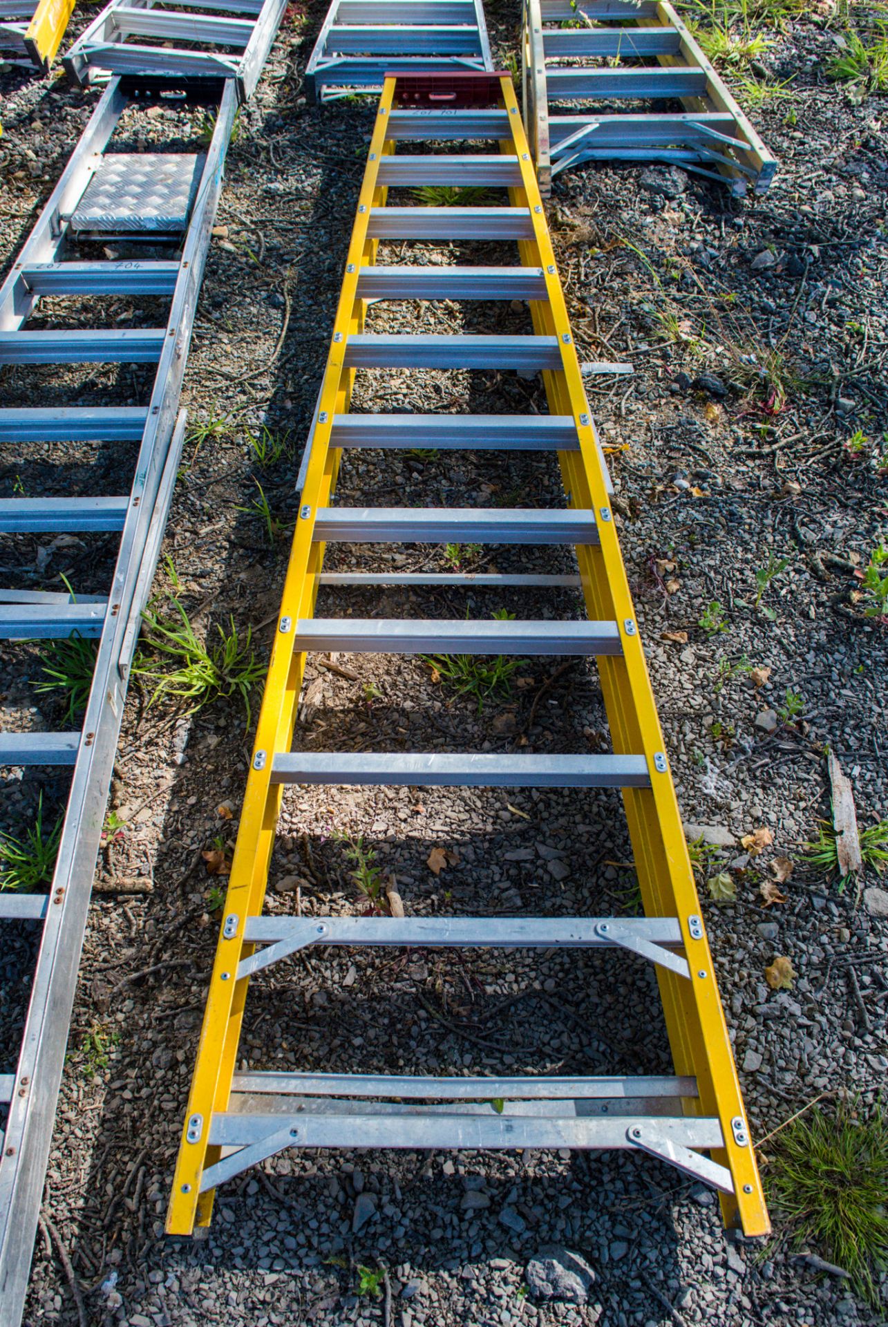 12 tread glass fibre framed step ladder 1810-LYT0098