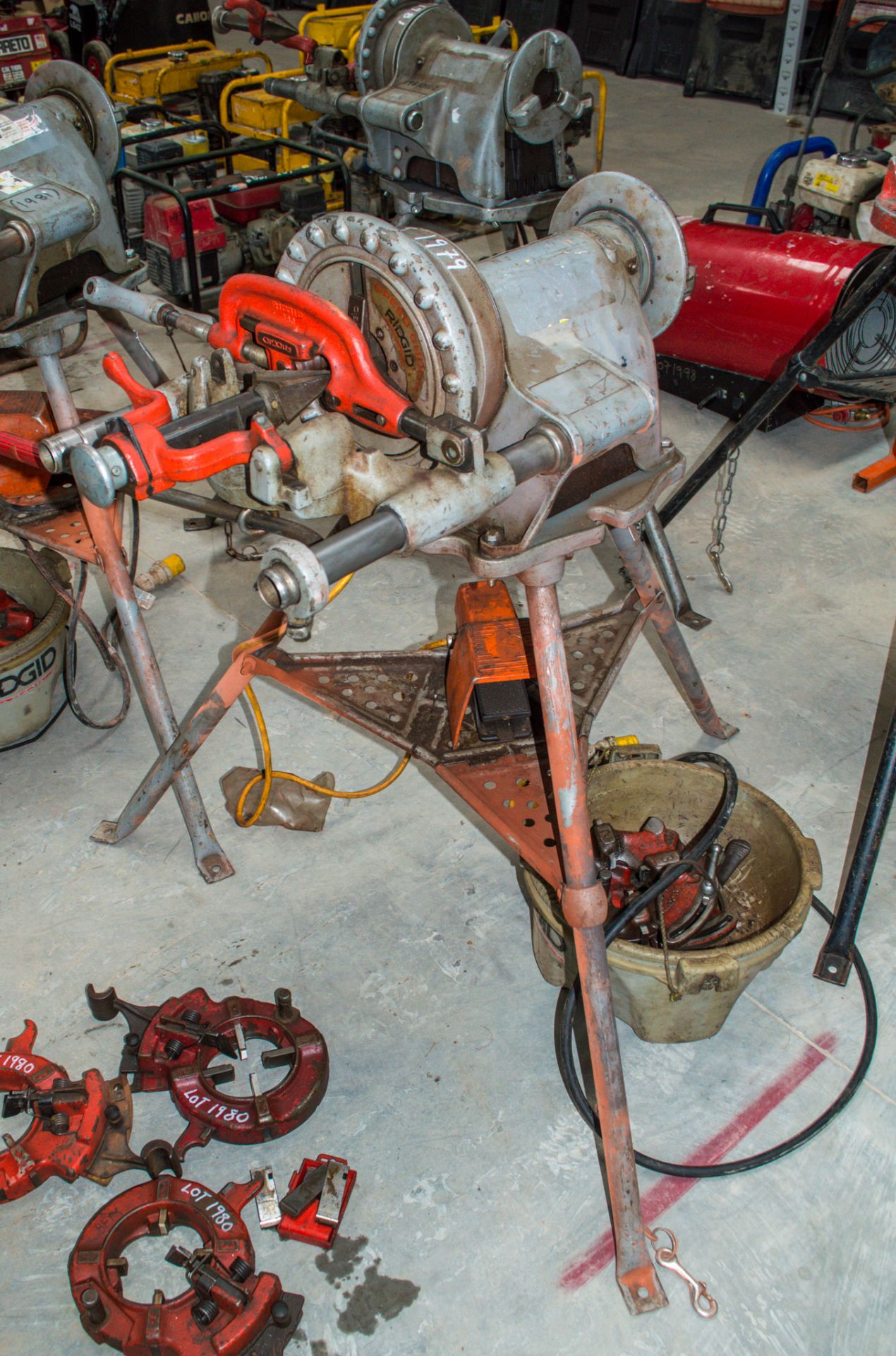 Ridgid 300 110 volt pipe threading machine c/w stand, oil bucket, 2 threading heads and foot pedal