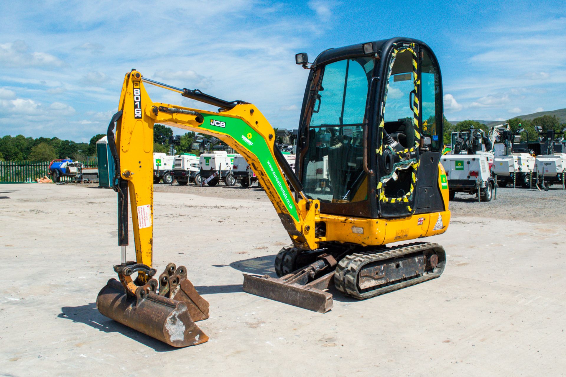 JCB 8016 CTS  1.6 tonne rubber tracked mini excavator Year: 2015 S/N: 2071735 Recorded Hours: 2088