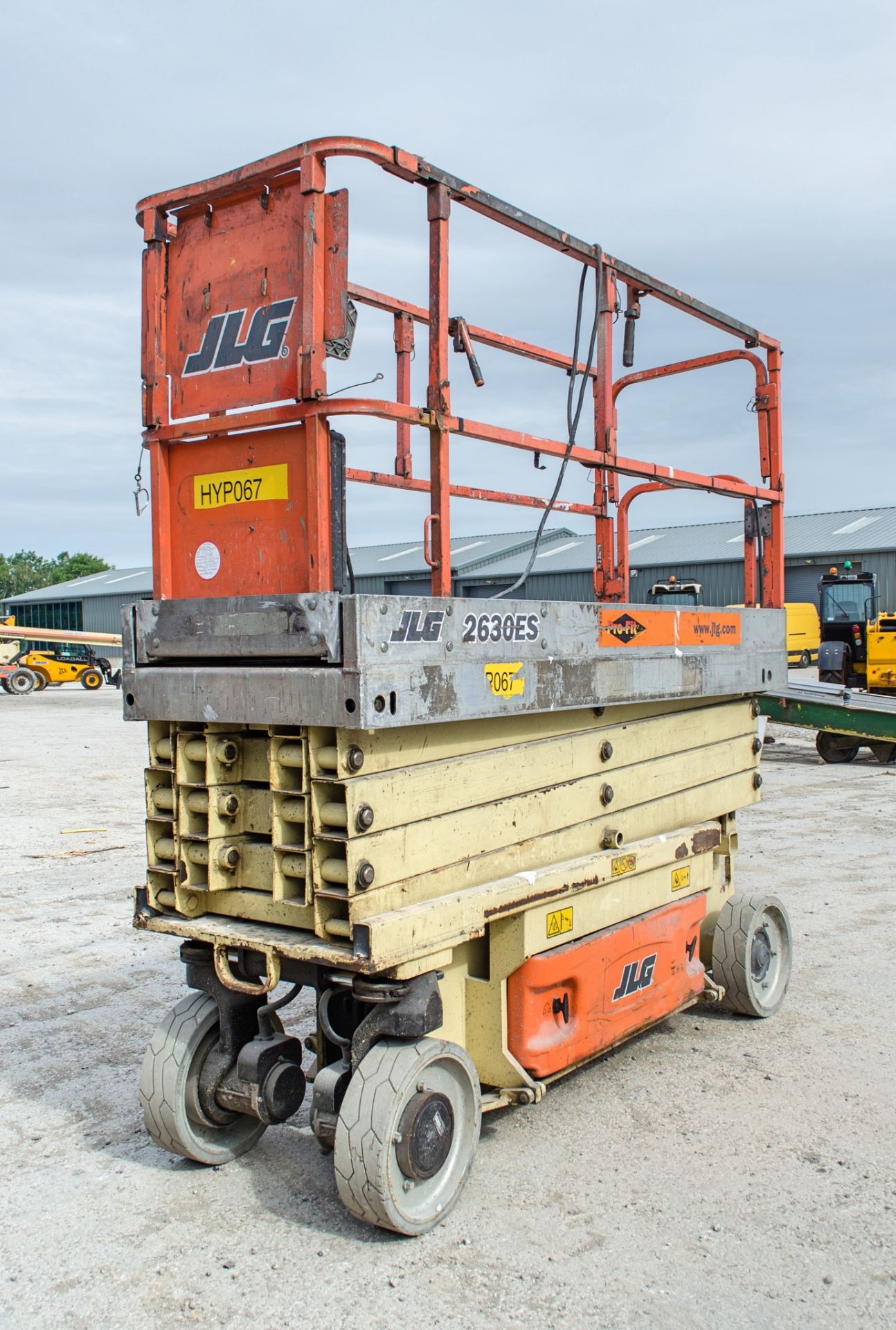 JLG 2630 ES battery electric scissor lift Year: 2006 S/N: 1200011002 Recorded hours: 355 HYP067 - Image 3 of 12