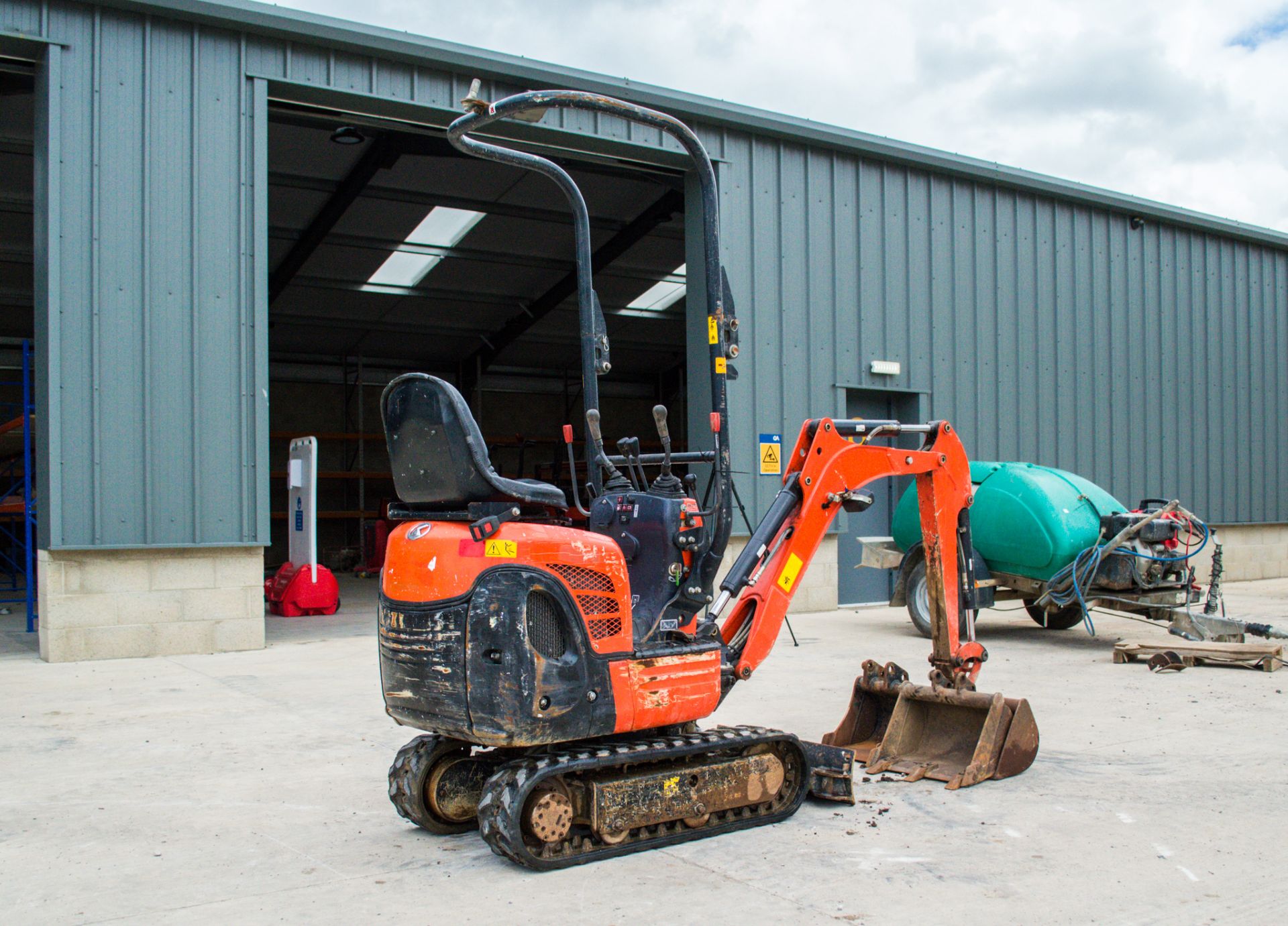 Kubota K008-3 0.8 tonne rubber tracked micro excavator Year: 2018 S/N: 31110 Recorded Hours: 767 - Image 3 of 21