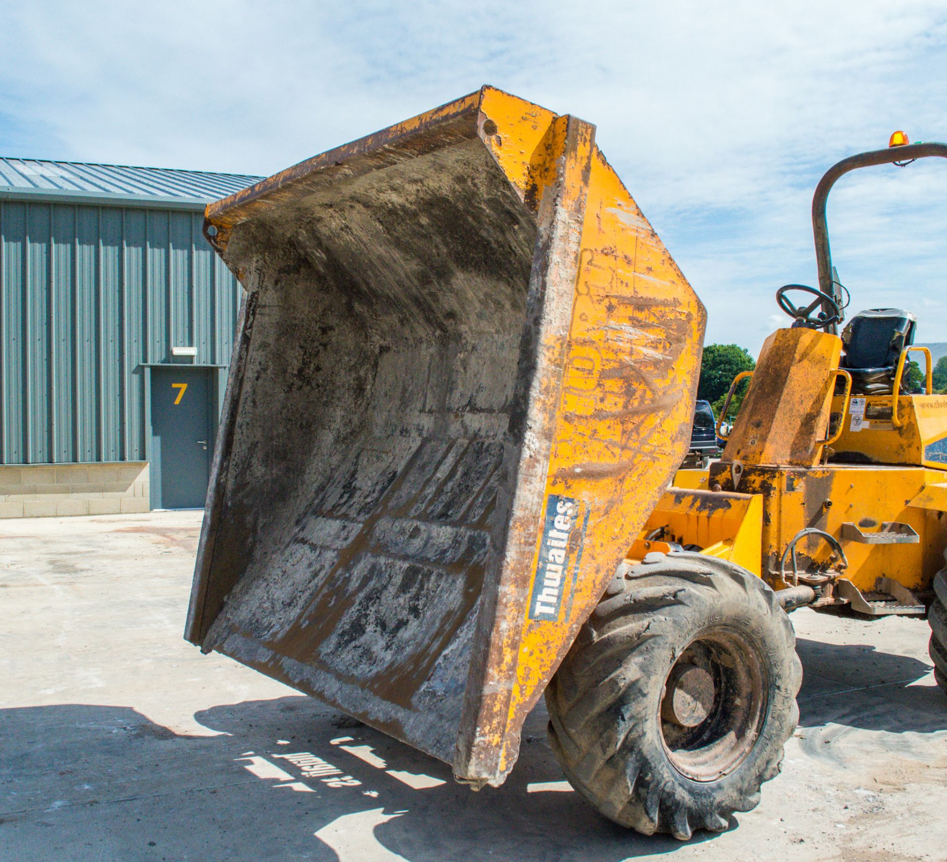 Thwaites 6 tonne straight skip dumper Year: 2008 S/N: 801B7712 Recorded Hours: 3987 DU14 - Image 14 of 21