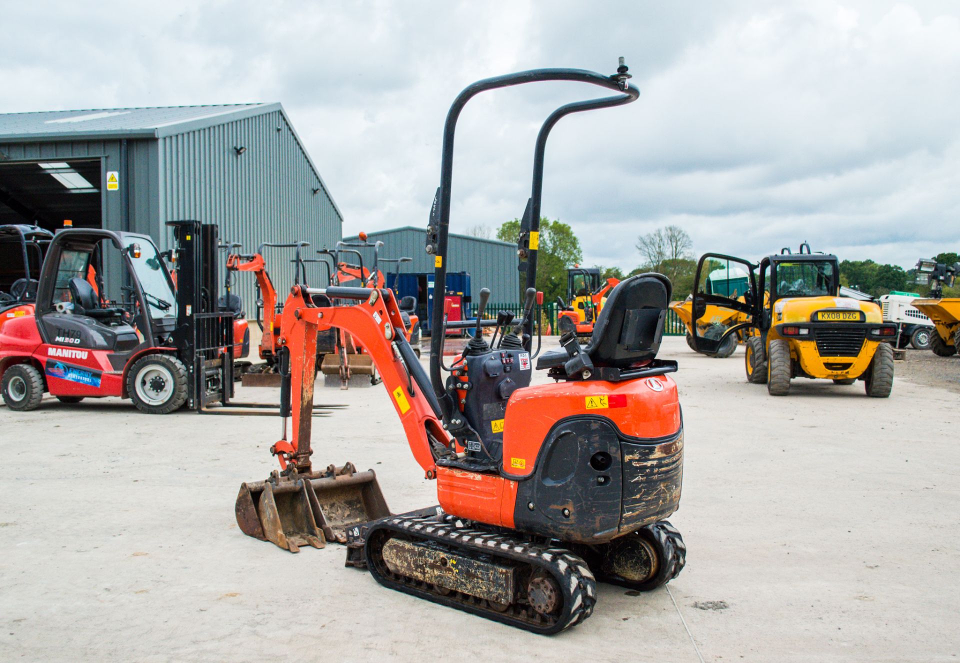 Kubota K008-3 0.8 tonne rubber tracked micro excavator Year: 2018 S/N: 31073 Recorded Hours: 821 - Image 4 of 21