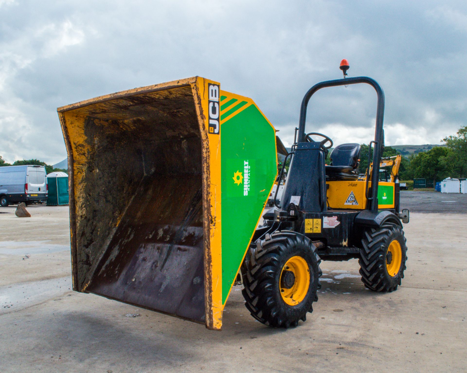 JCB 3 tonne straight skip dumper Year:2016 S/N:SLBDDDKJEGGRE0145  Recorded Hours: 836 A727015 - Image 13 of 20