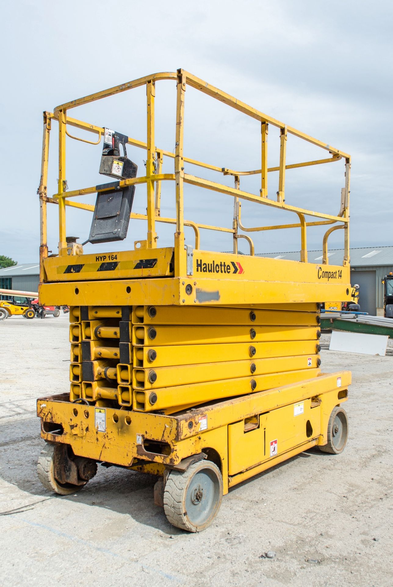 Haulotte Compact 14 battery electric scissor lift Year: 2010 S/N: CE143402 Recorded hours: 481 - Image 3 of 10