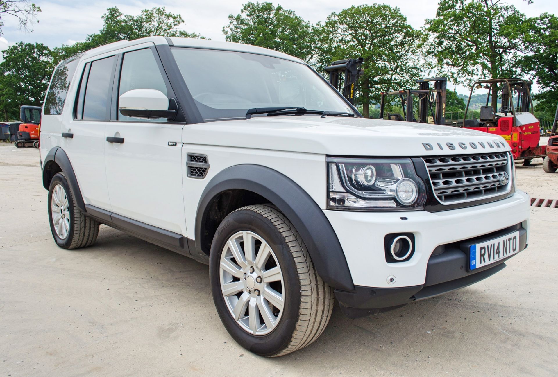 Land Rover Discovery 4 3.0 SDV6 255 XS Commercial 4x4 utility vehicle Registration Number: RV14 - Image 2 of 33